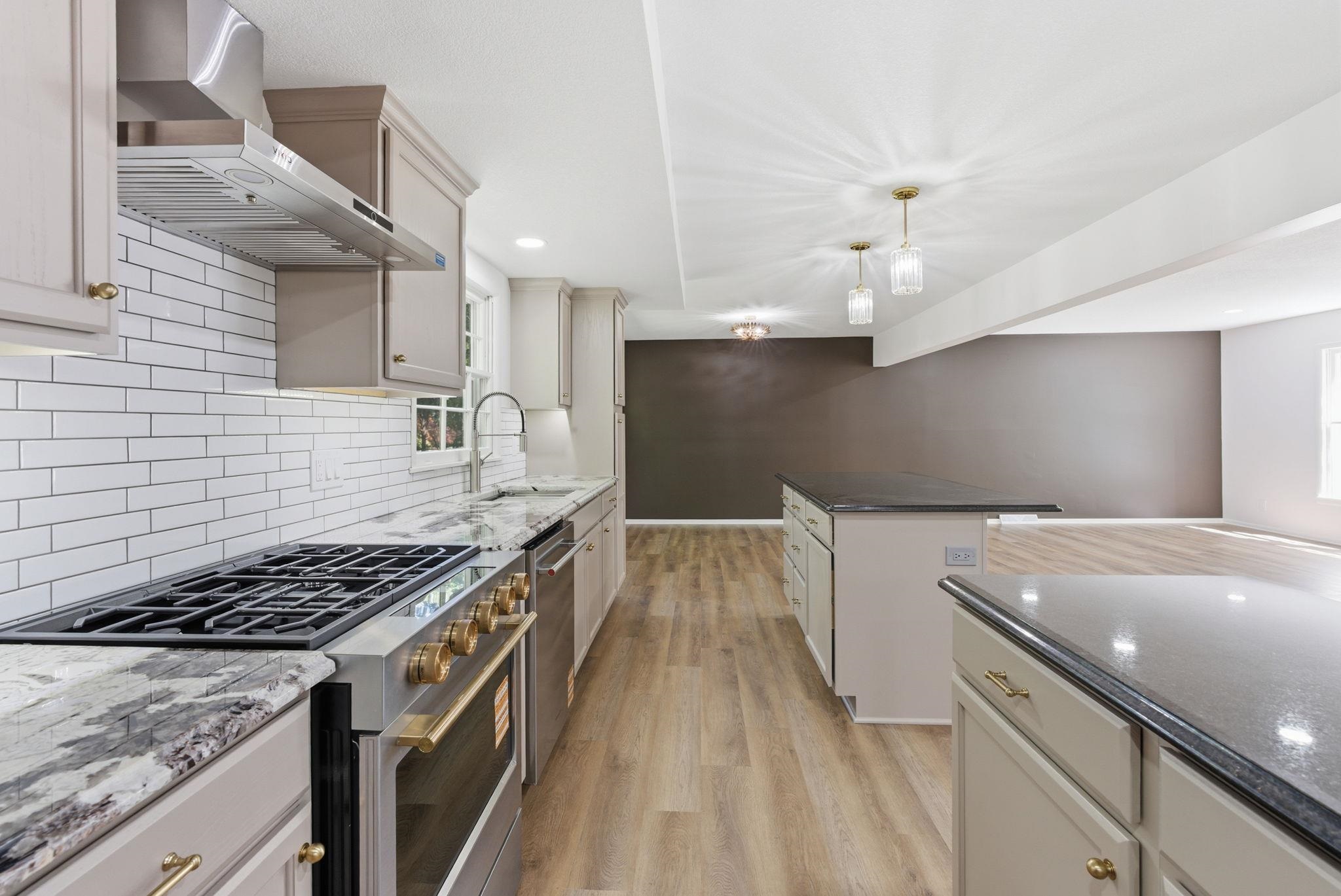 251 N Post Oak Road Property Photo 13
