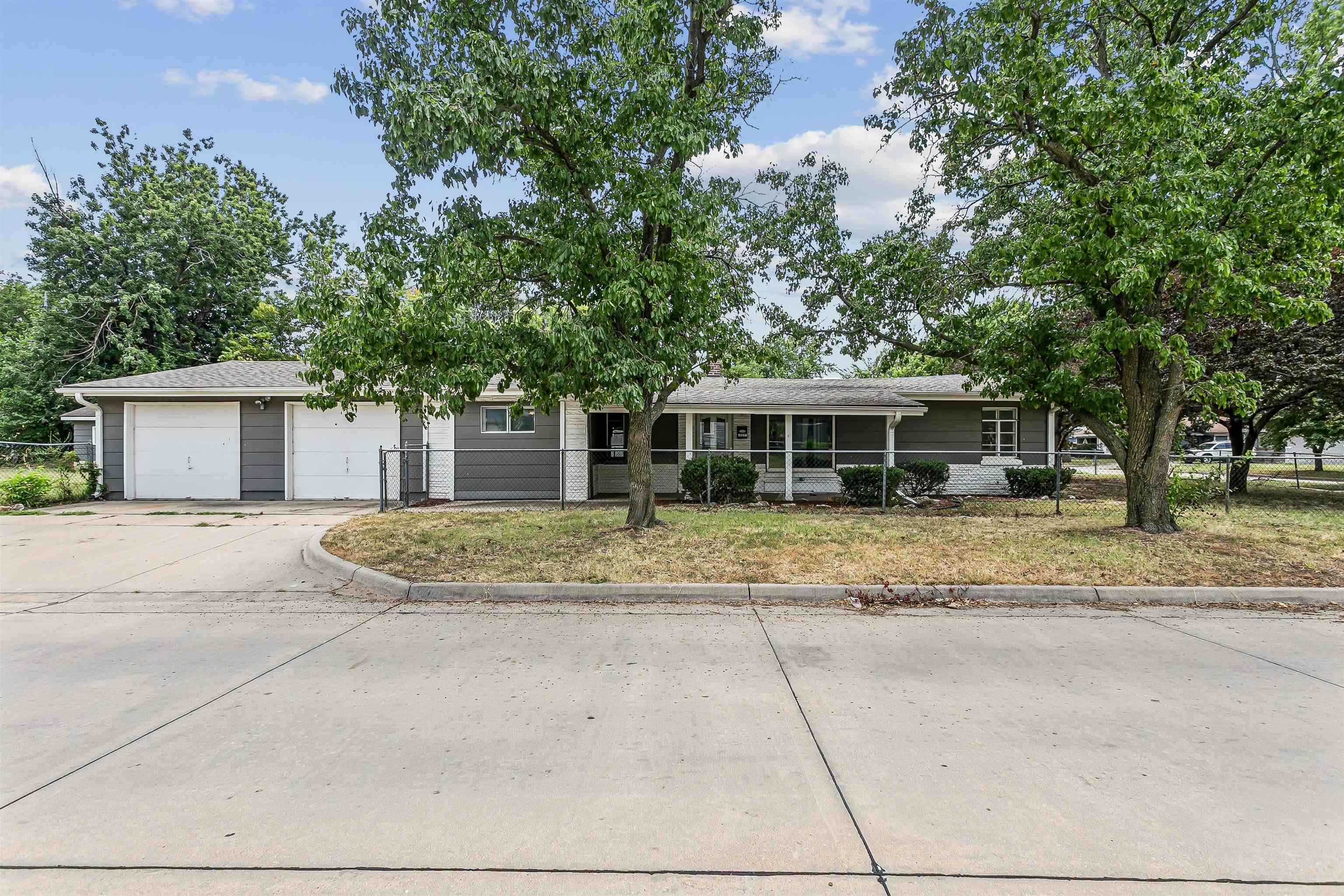 1527 W Dora Ave Property Photo 1