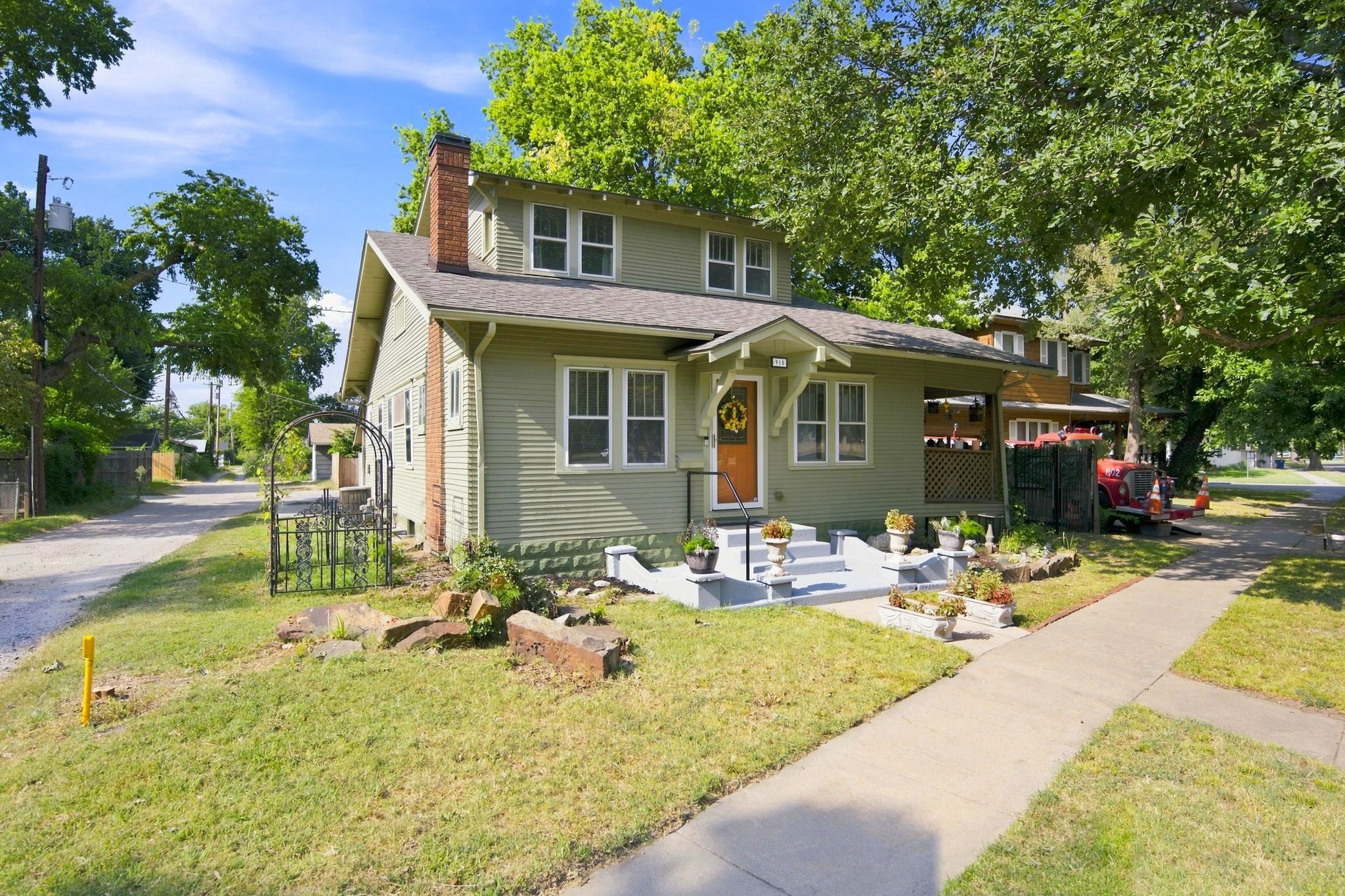 910 W Murdock St Property Photo 2