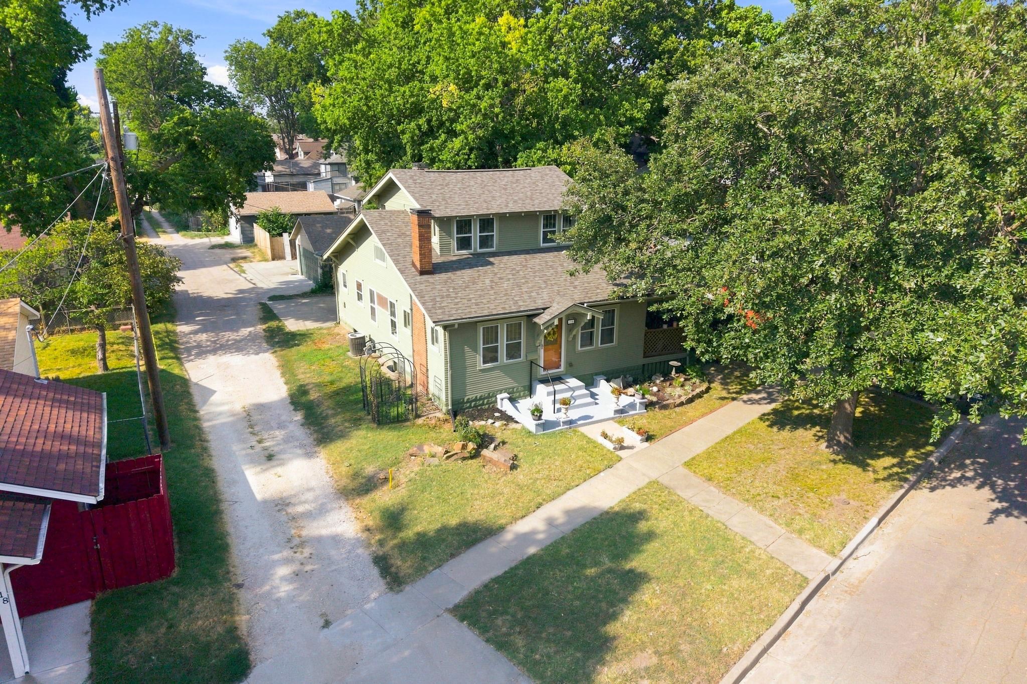 910 W Murdock St Property Photo 3