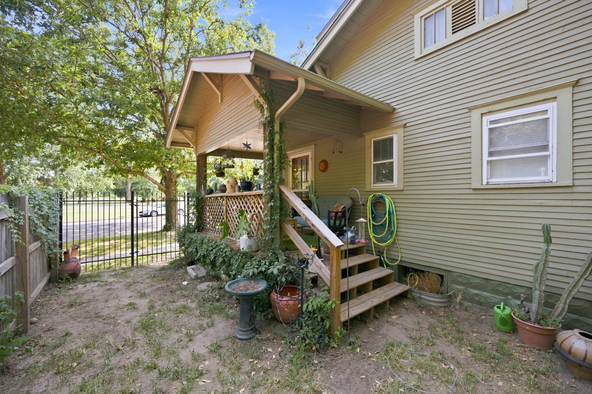 910 W Murdock St Property Photo 4