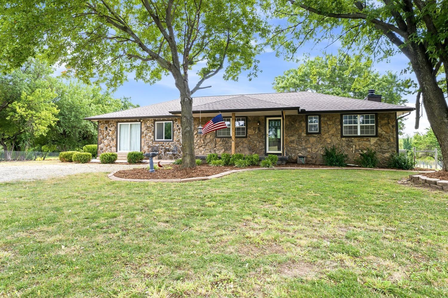 10518 Sw Tawakoni Rd Property Photo 1