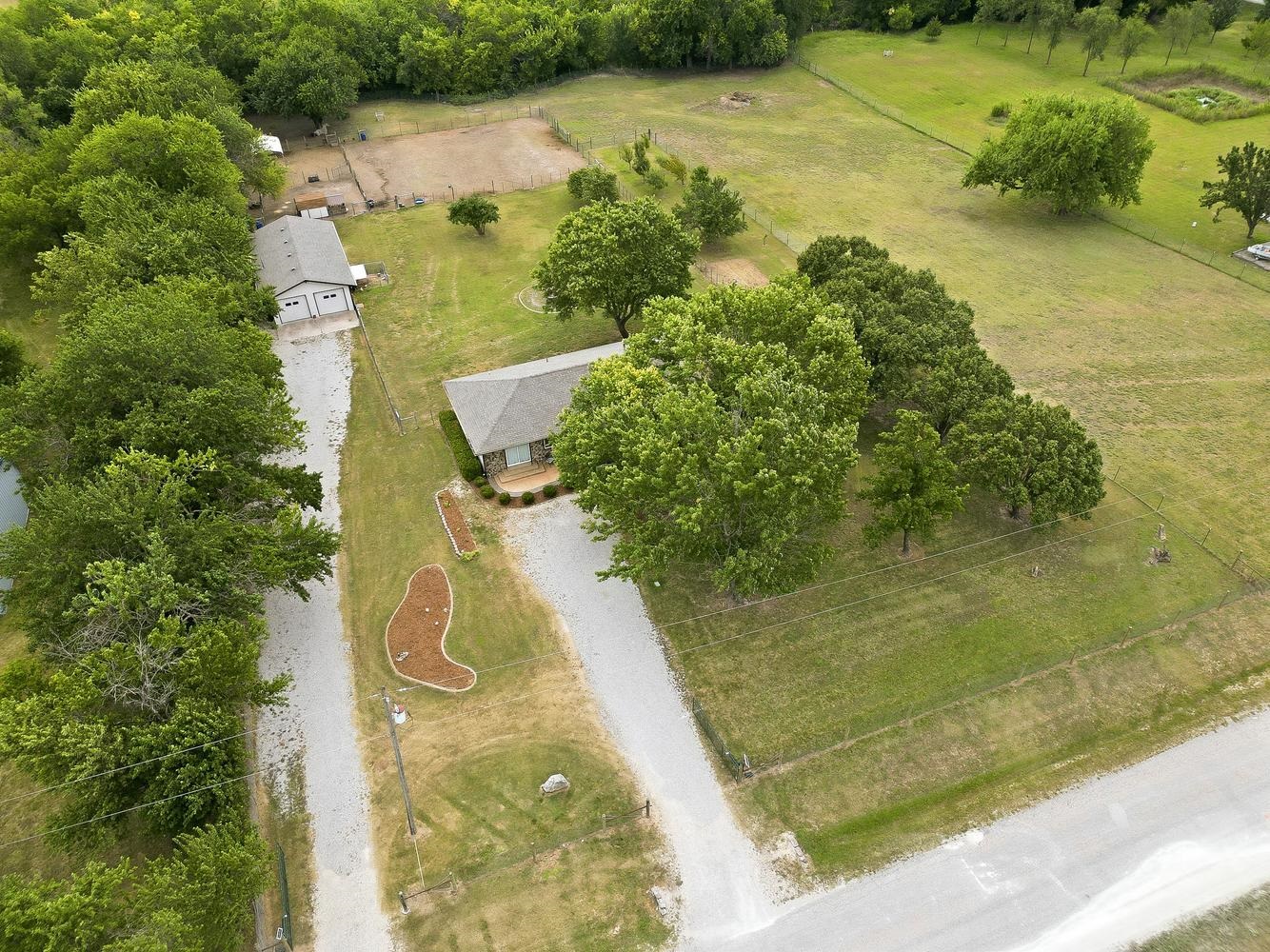 10518 Sw Tawakoni Rd Property Photo 2