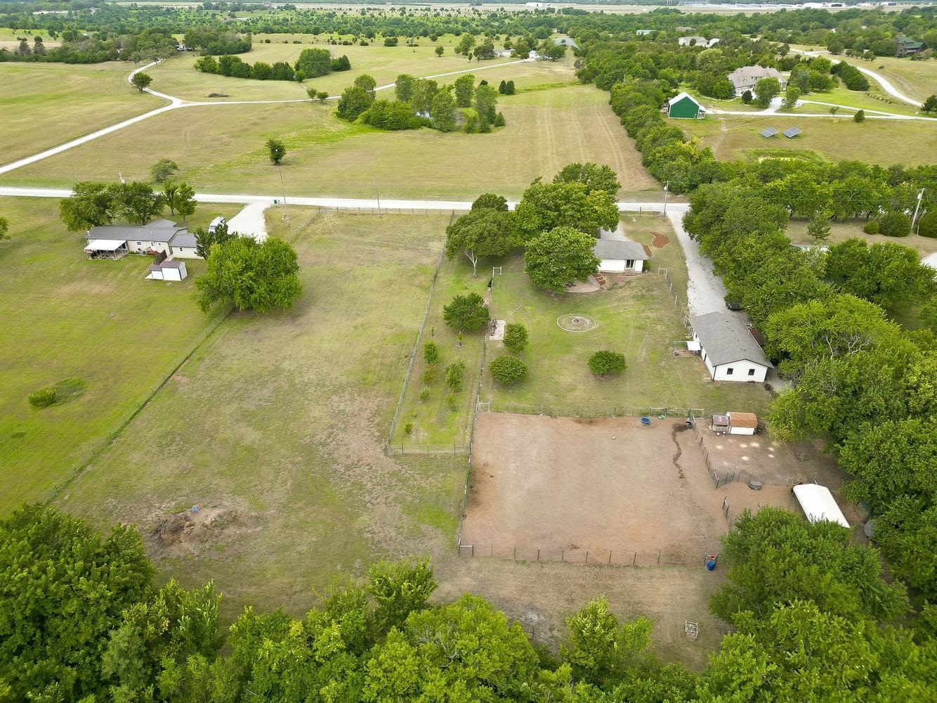 10518 Sw Tawakoni Rd Property Photo 3