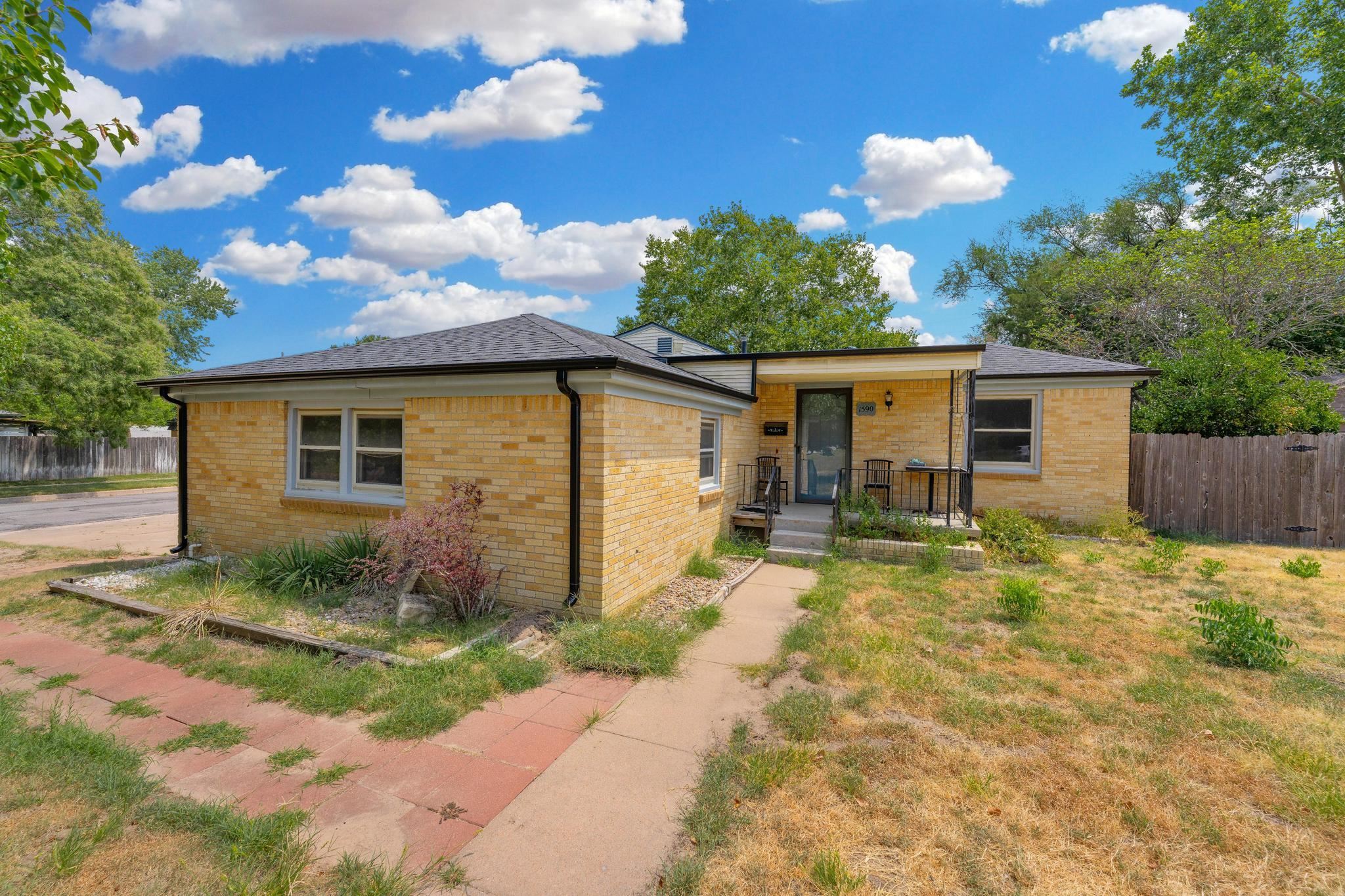 1590 N Womer Dr Property Photo 1
