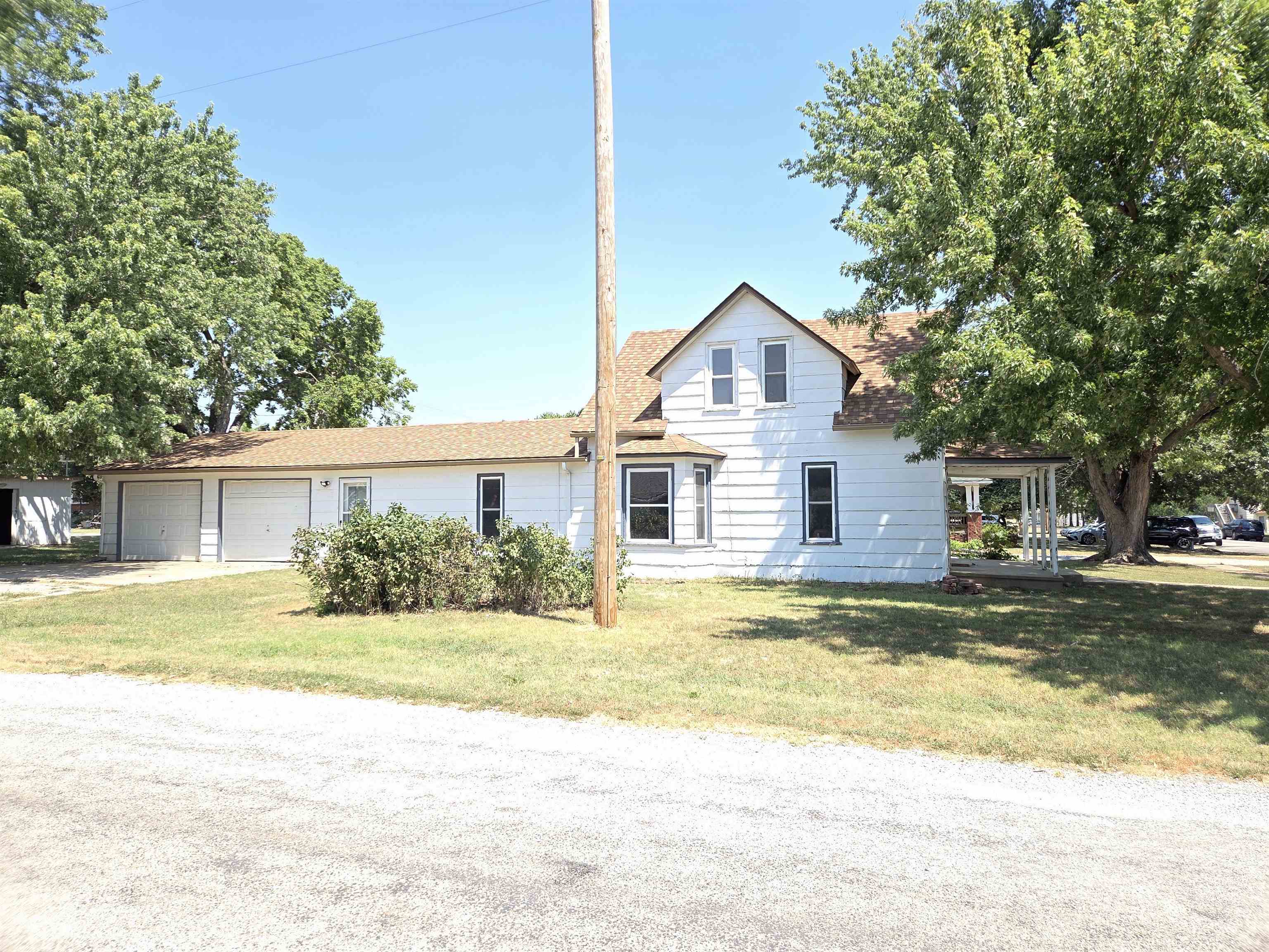 540 Clinton St Property Photo 3