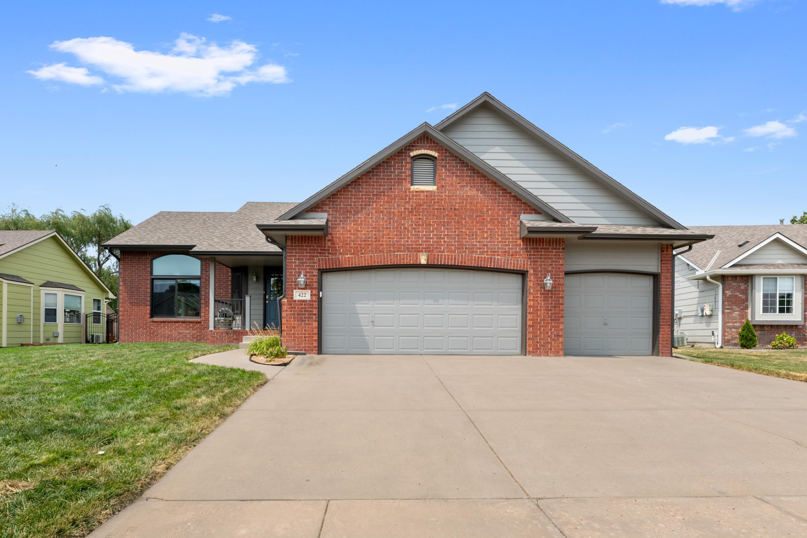 422 E Cheyenne Ct. Property Photo 1