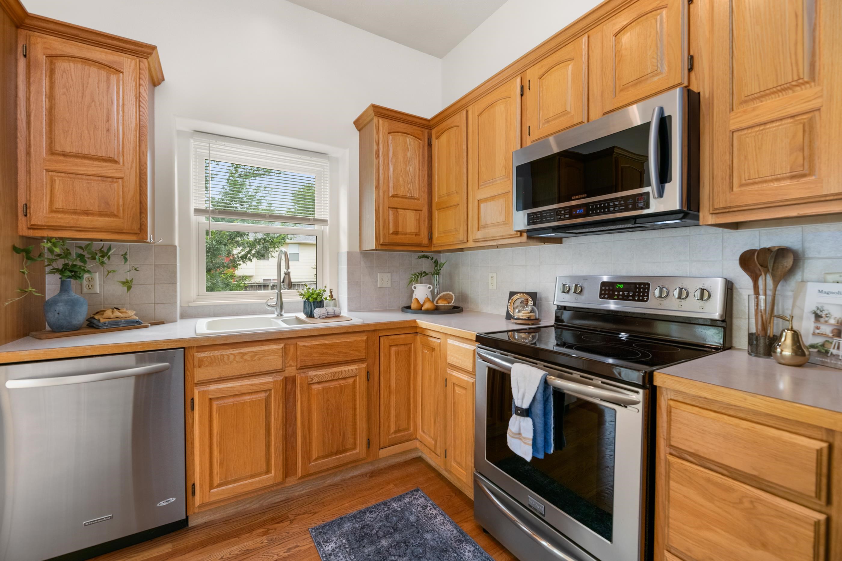 422 E Cheyenne Ct. Property Photo 9