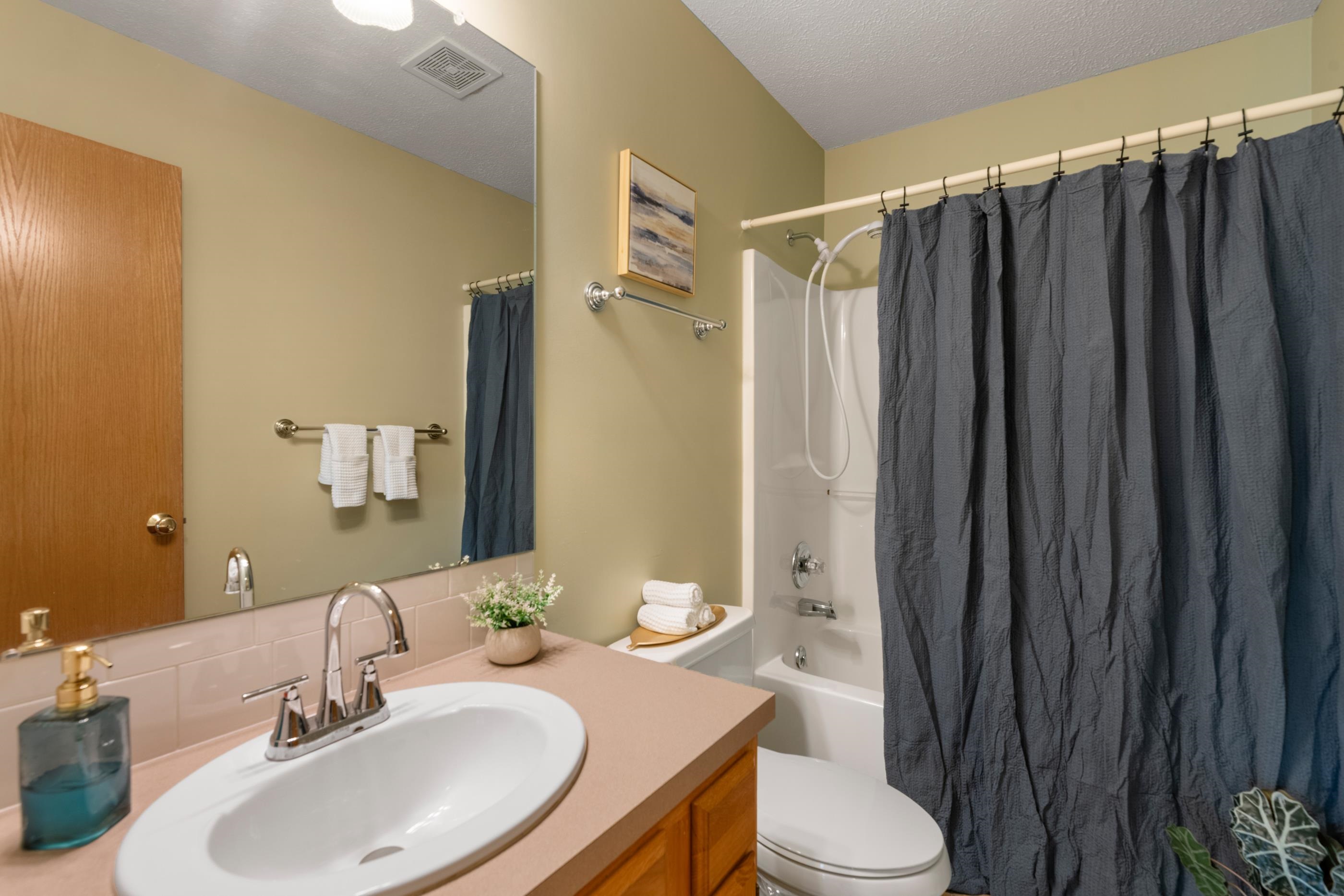 422 E Cheyenne Ct. Property Photo 15