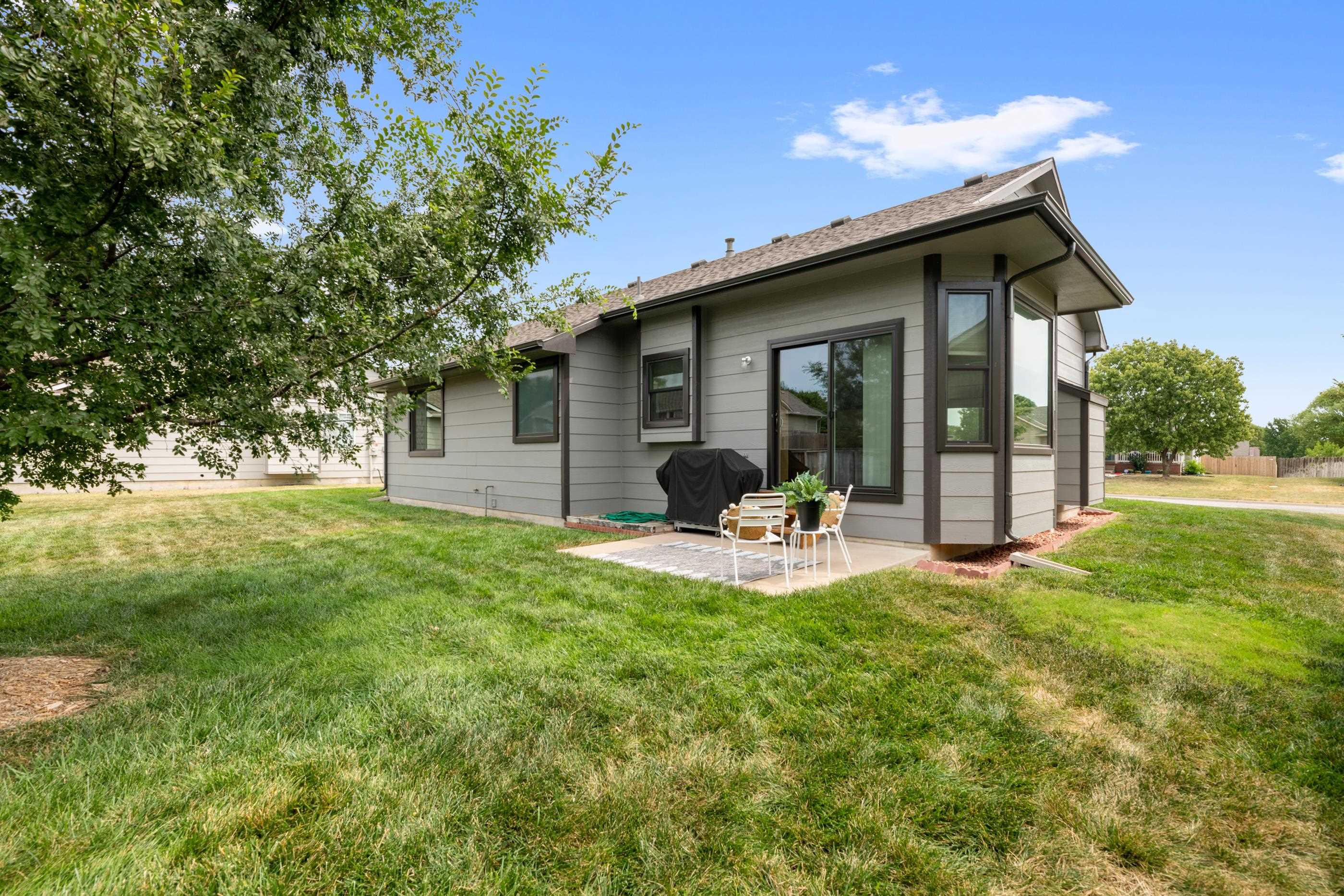422 E Cheyenne Ct. Property Photo 22