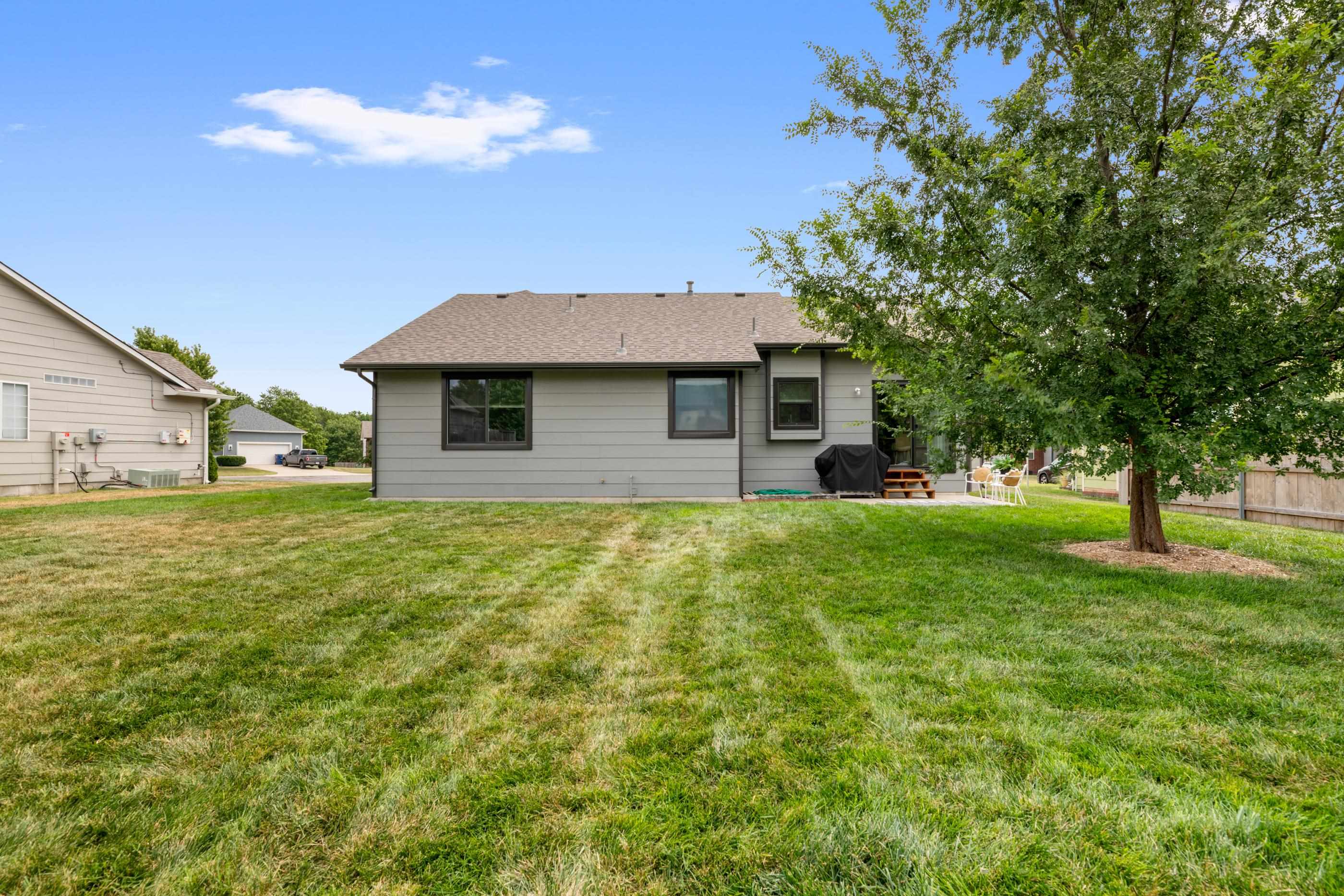 422 E Cheyenne Ct. Property Photo 23