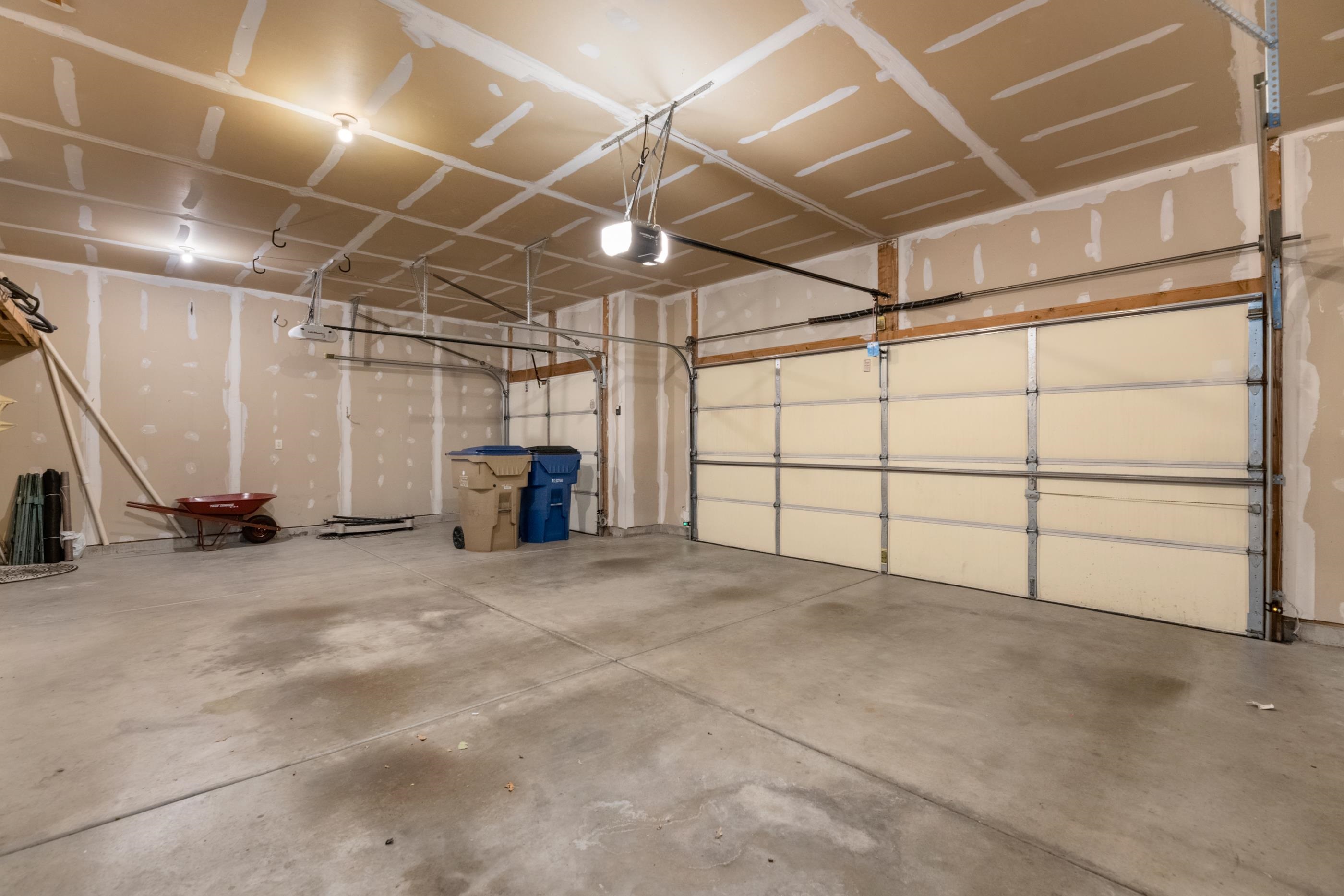 422 E Cheyenne Ct. Property Photo 28