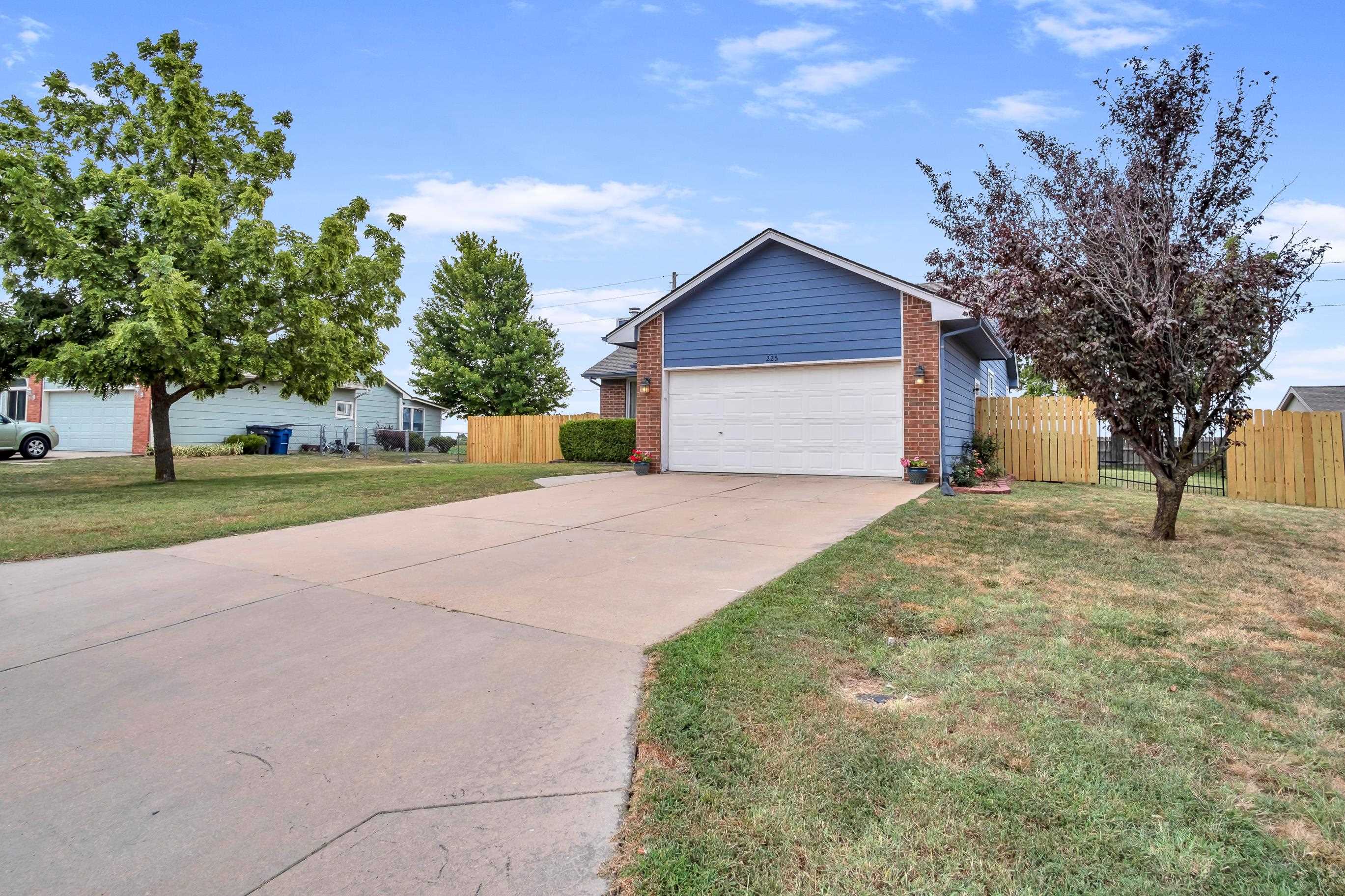 225 Windward Property Photo 3