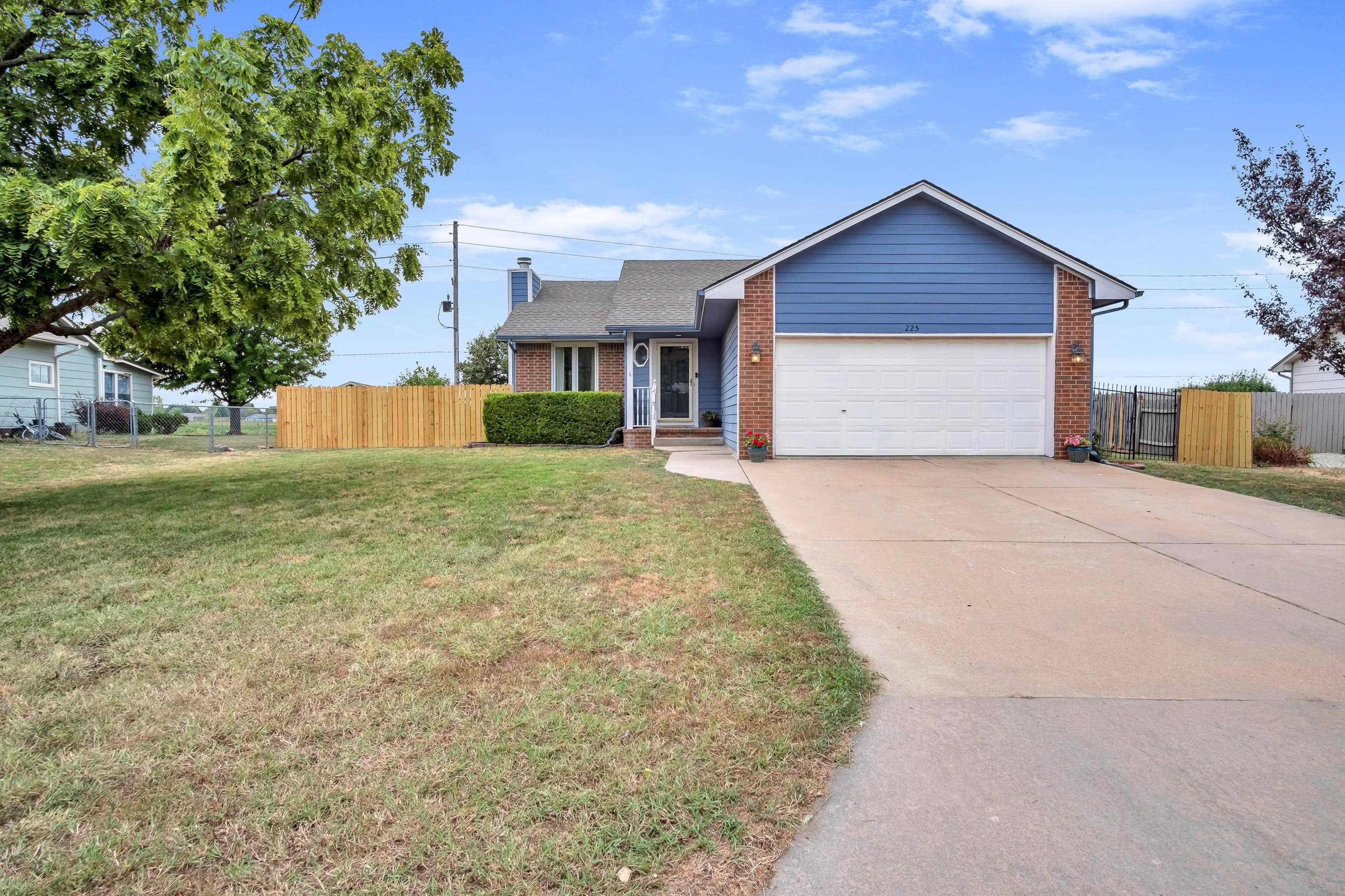 225 Windward Property Photo 4