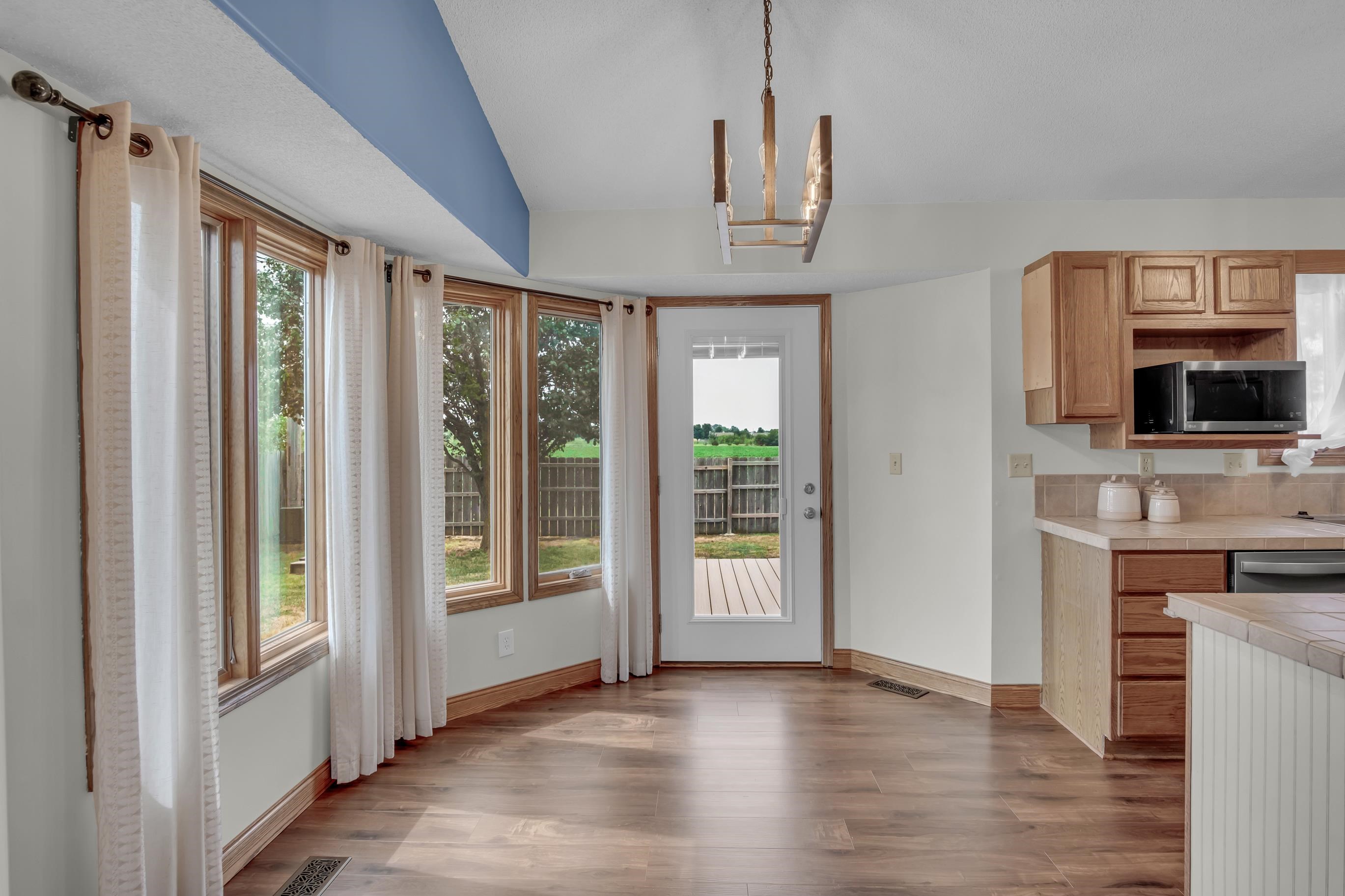 225 Windward Property Photo 11