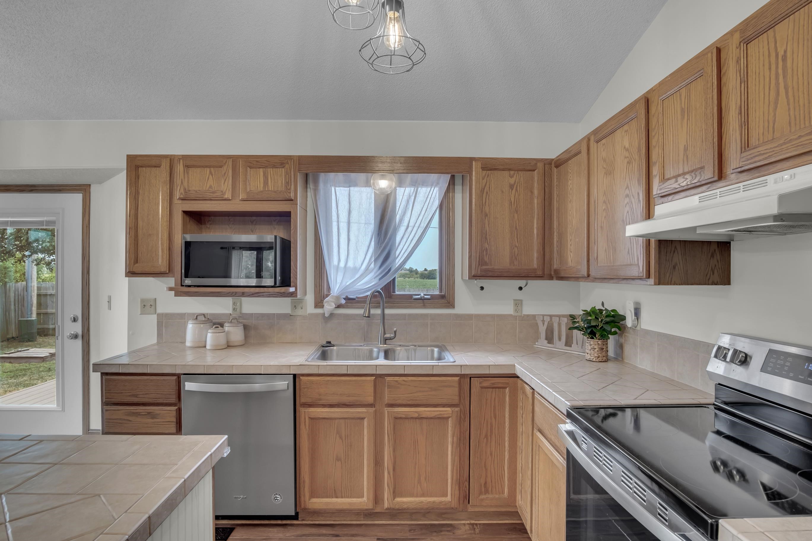 225 Windward Property Photo 14