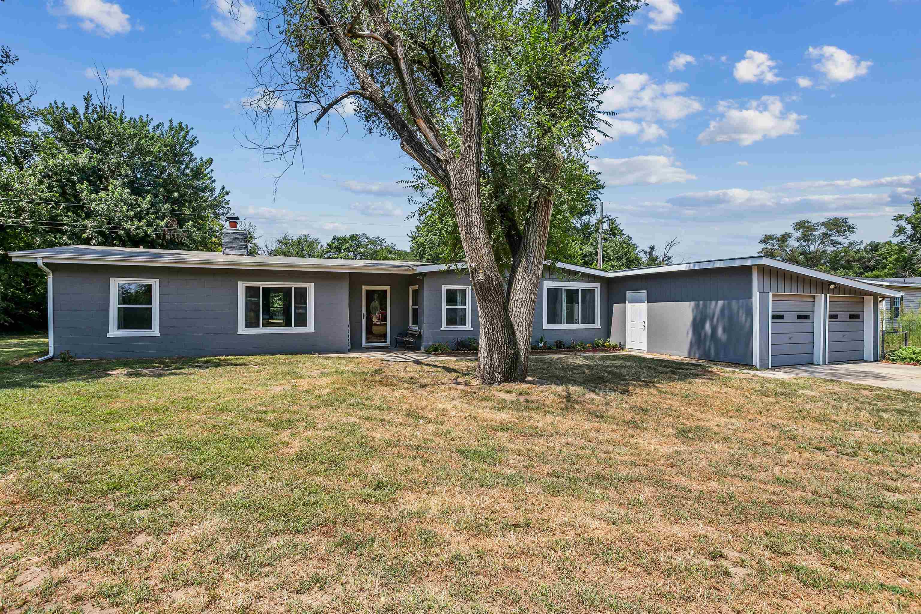 7433 S Pattie St Property Photo 1