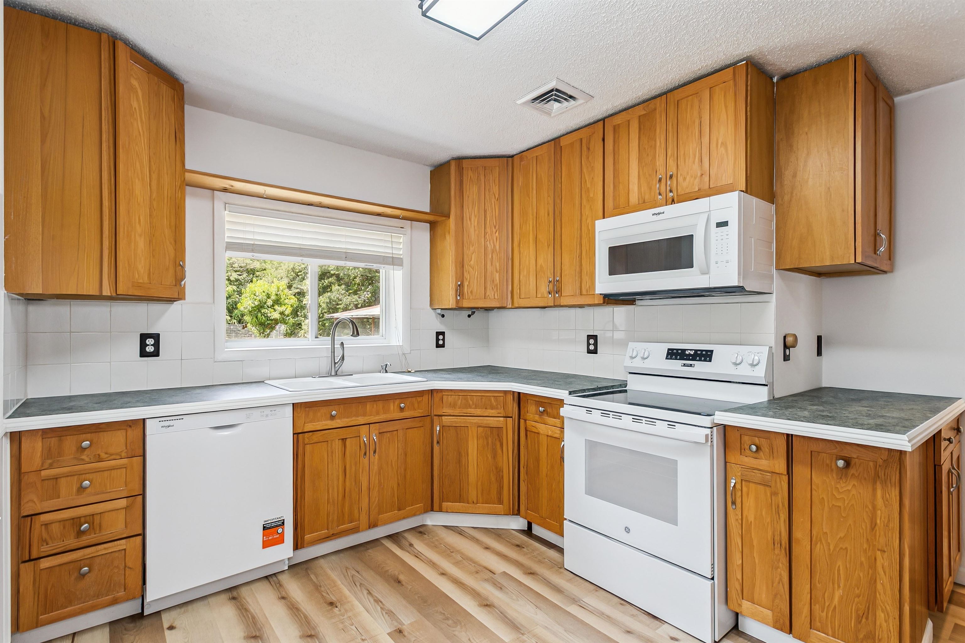 7433 S Pattie St Property Photo 6