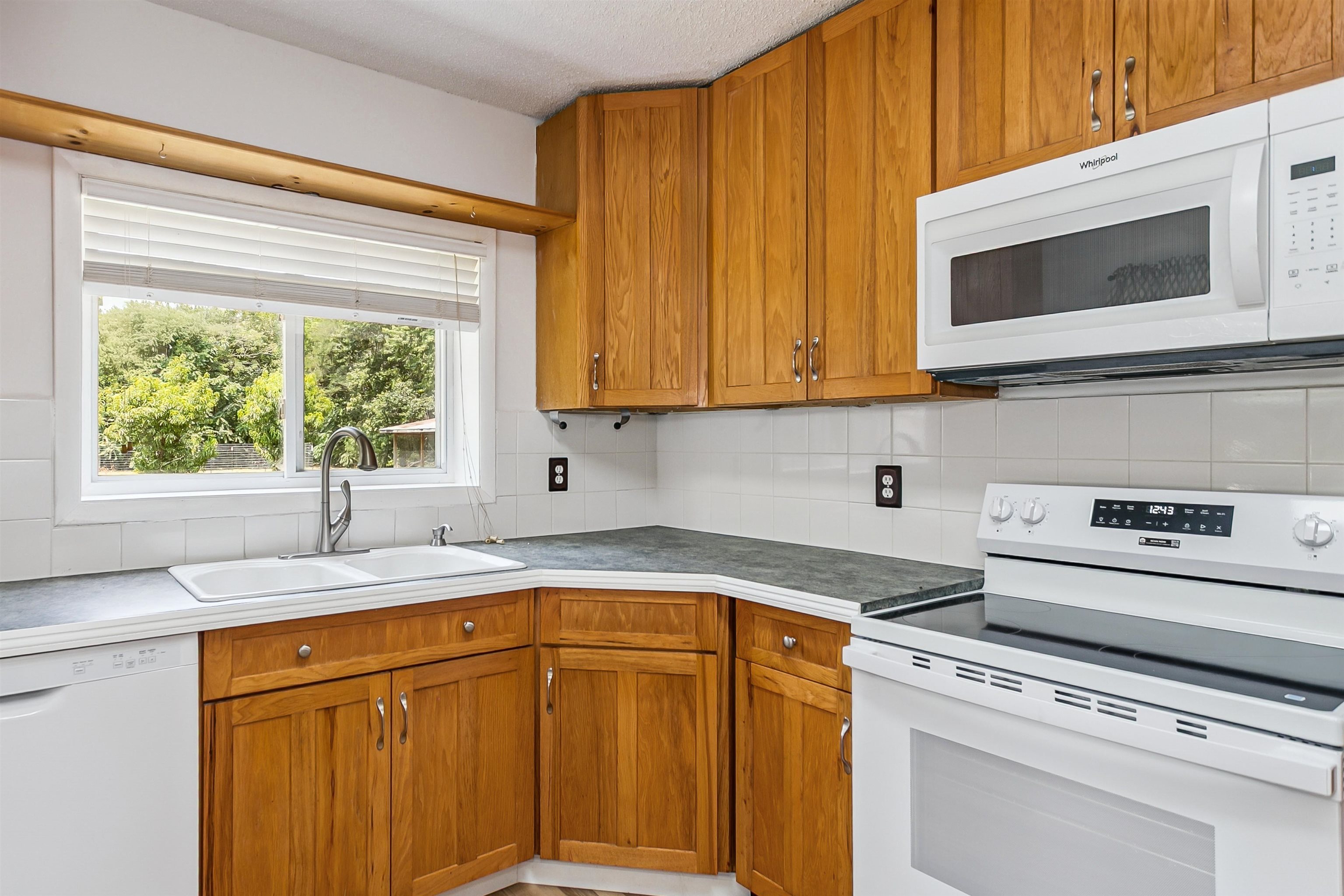 7433 S Pattie St Property Photo 7