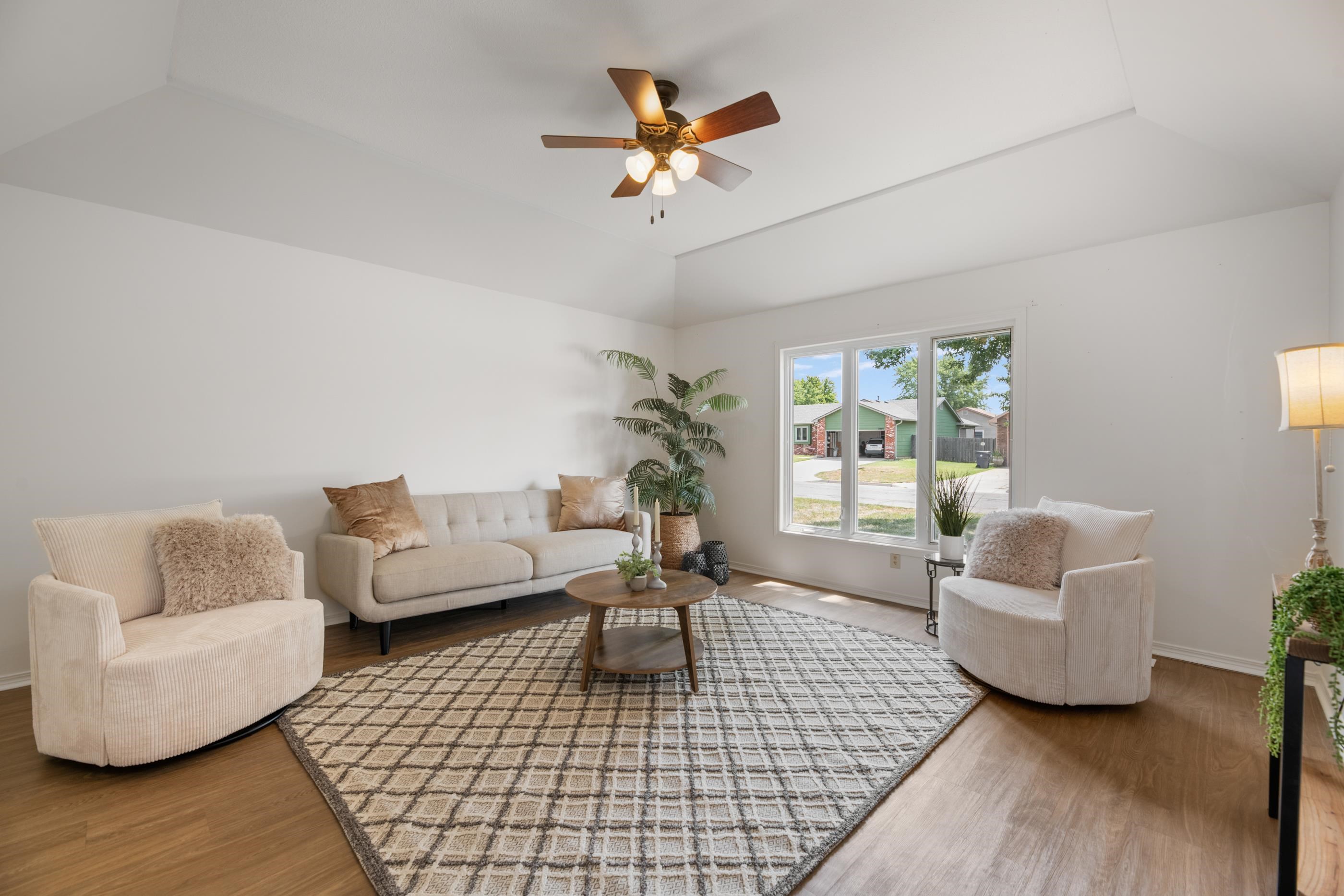 11810 W Pine St Property Photo 6