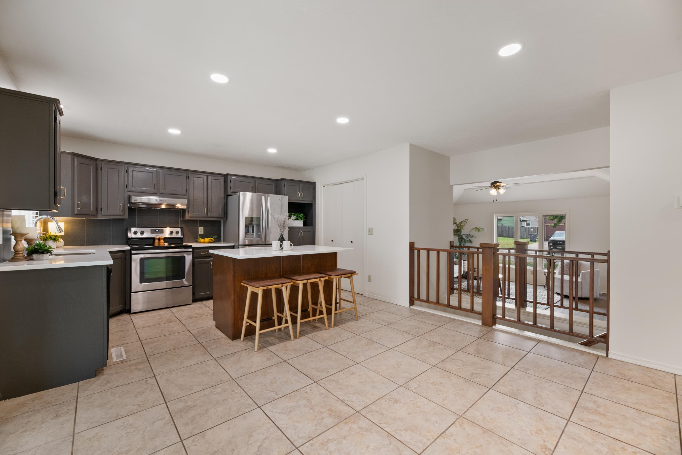 11810 W Pine St Property Photo 11