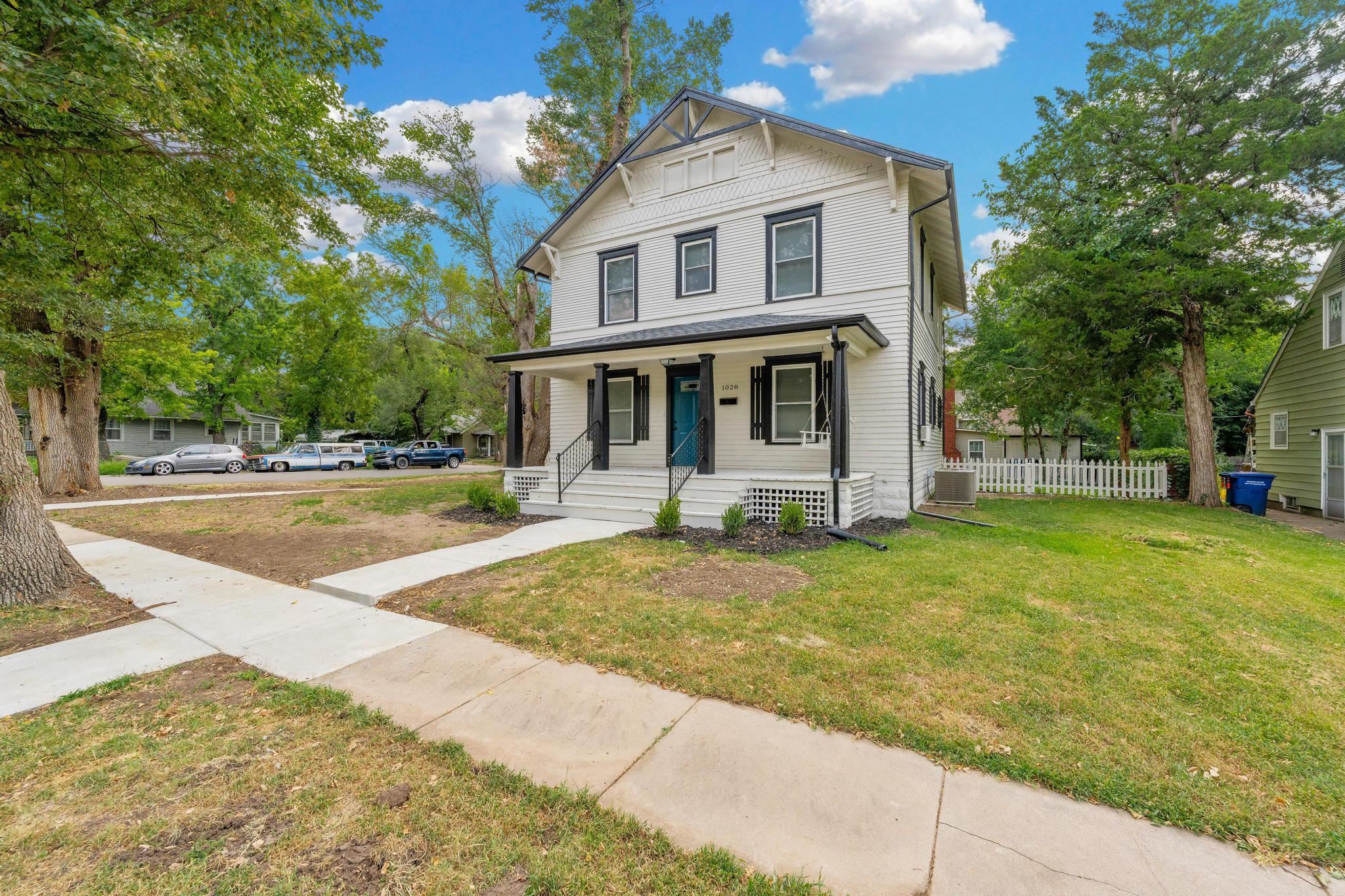 1028 Dearborn St Property Photo 2
