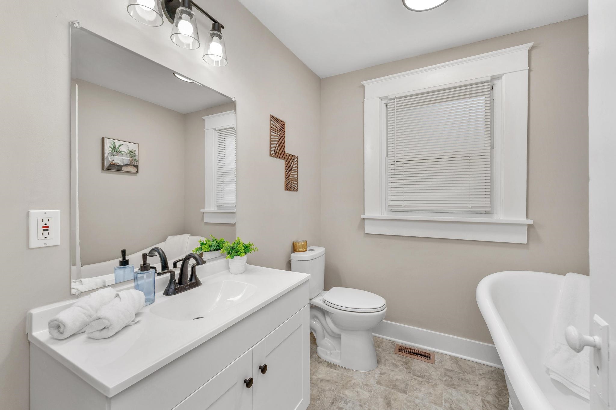 1028 Dearborn St Property Photo 19
