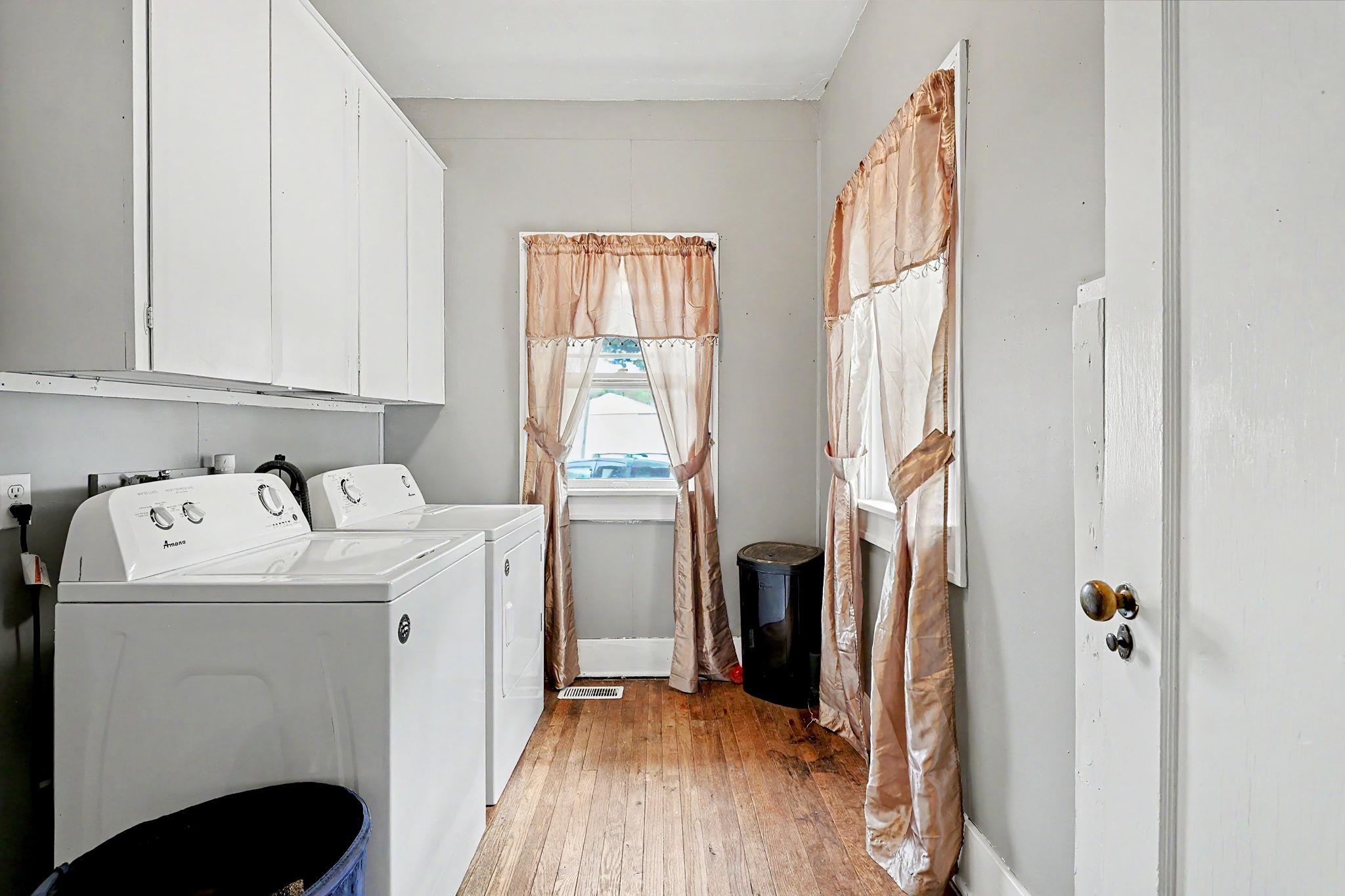 211 W 9th St Property Photo 13