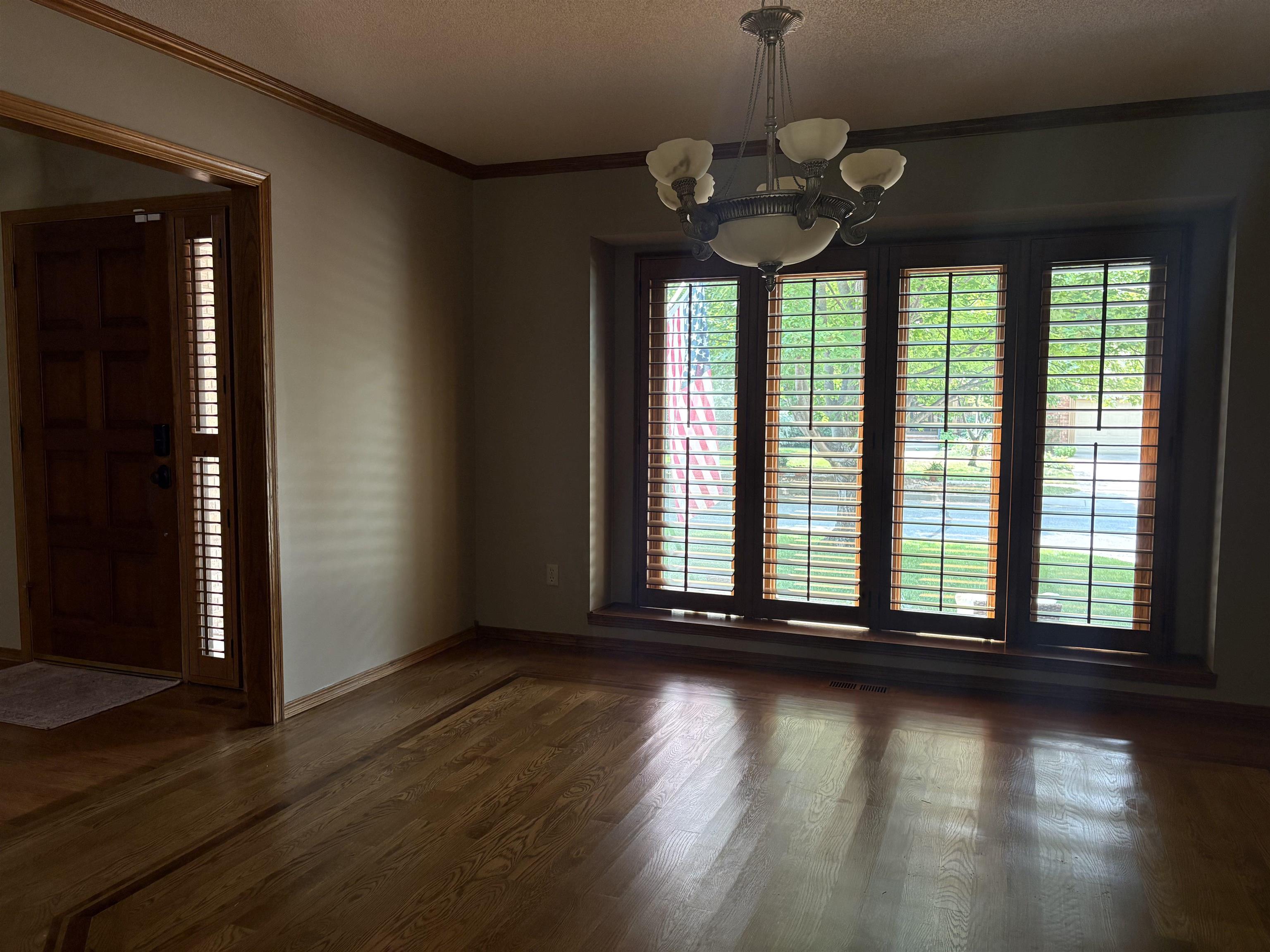 1326 N Shefford Property Photo 12