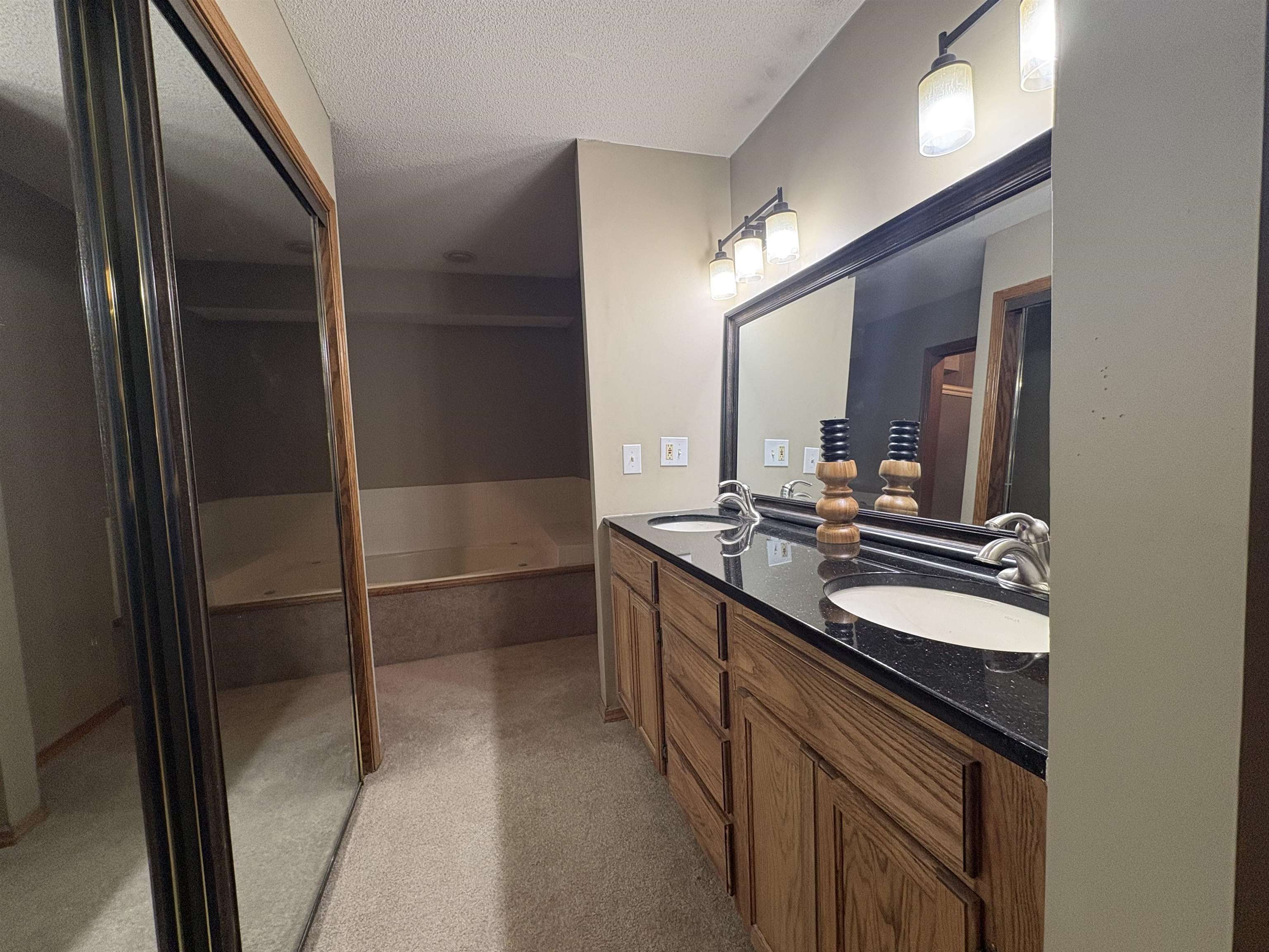 1326 N Shefford Property Photo 17