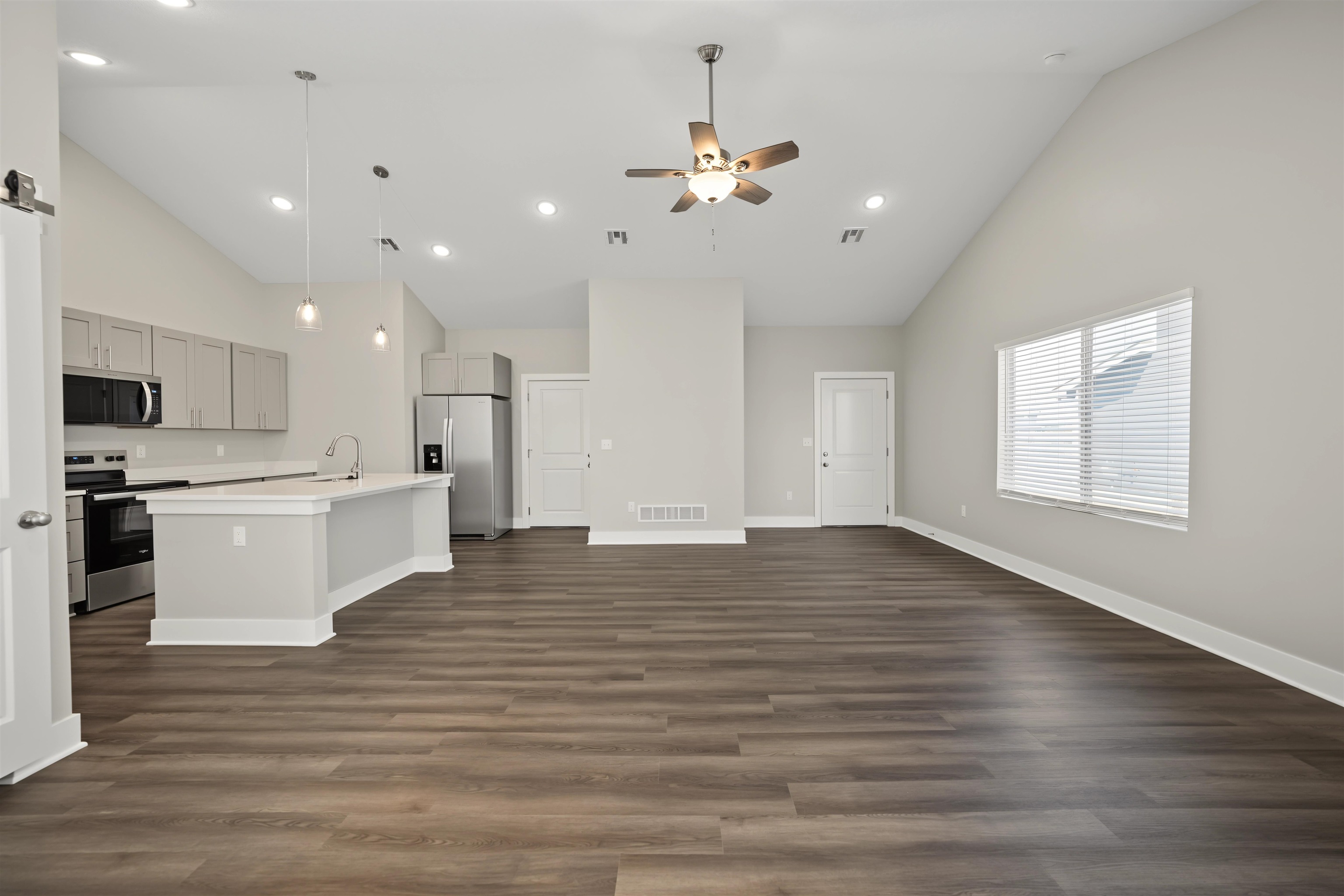 2711 Amelia Lane Property Photo 2