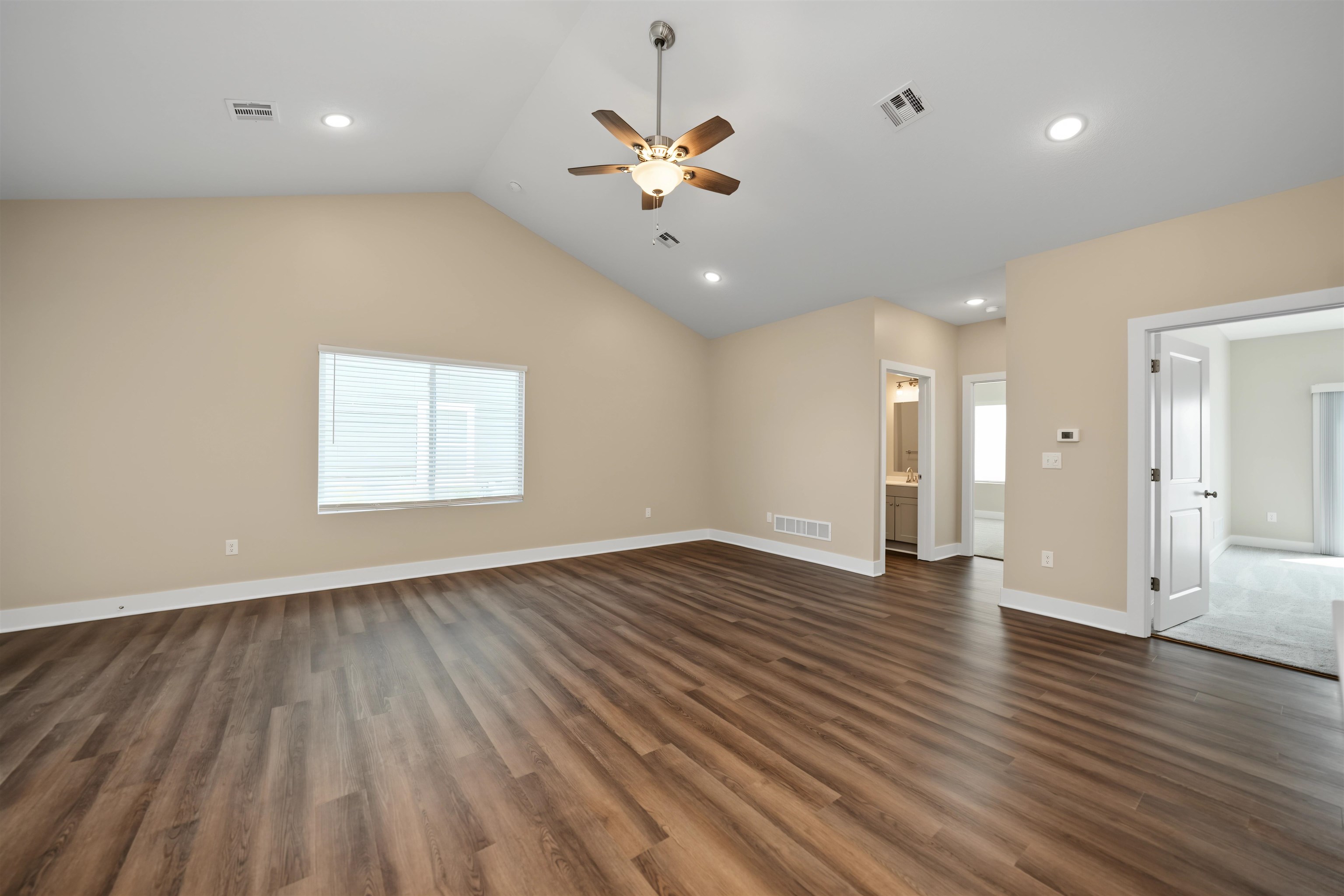 2711 Amelia Lane Property Photo 5