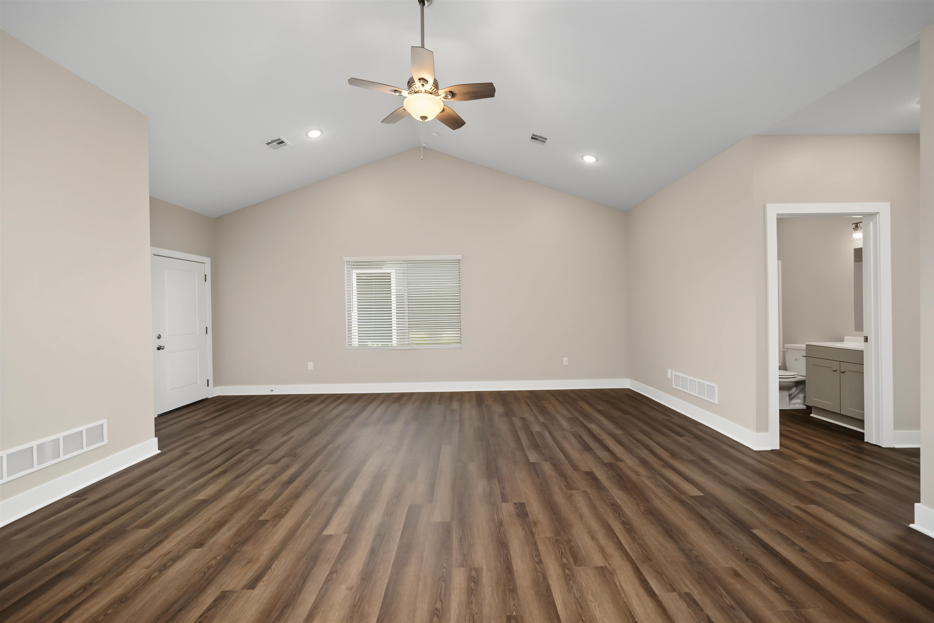 2711 Amelia Lane Property Photo 6