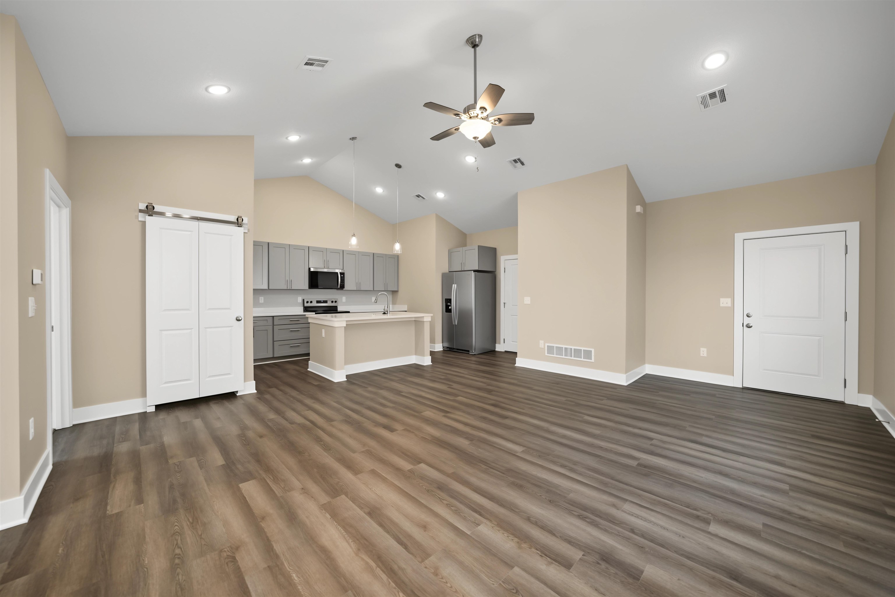 2711 Amelia Lane Property Photo 8