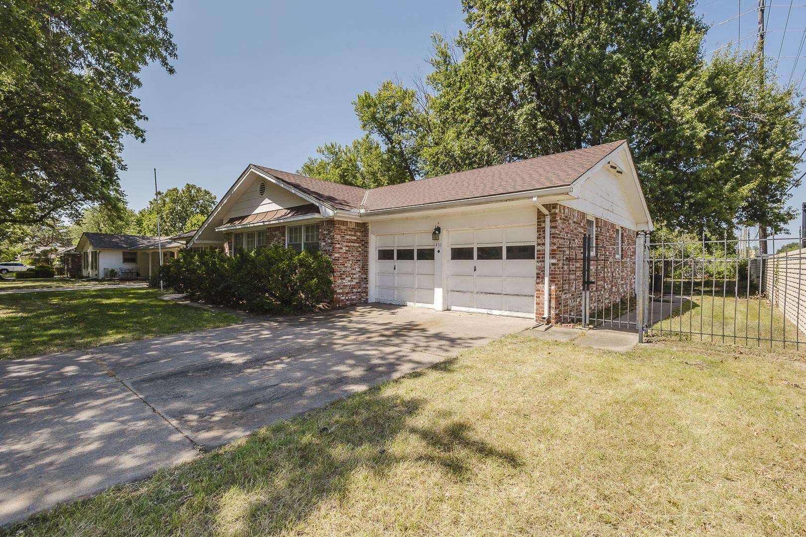 451 N Armour Property Photo 3
