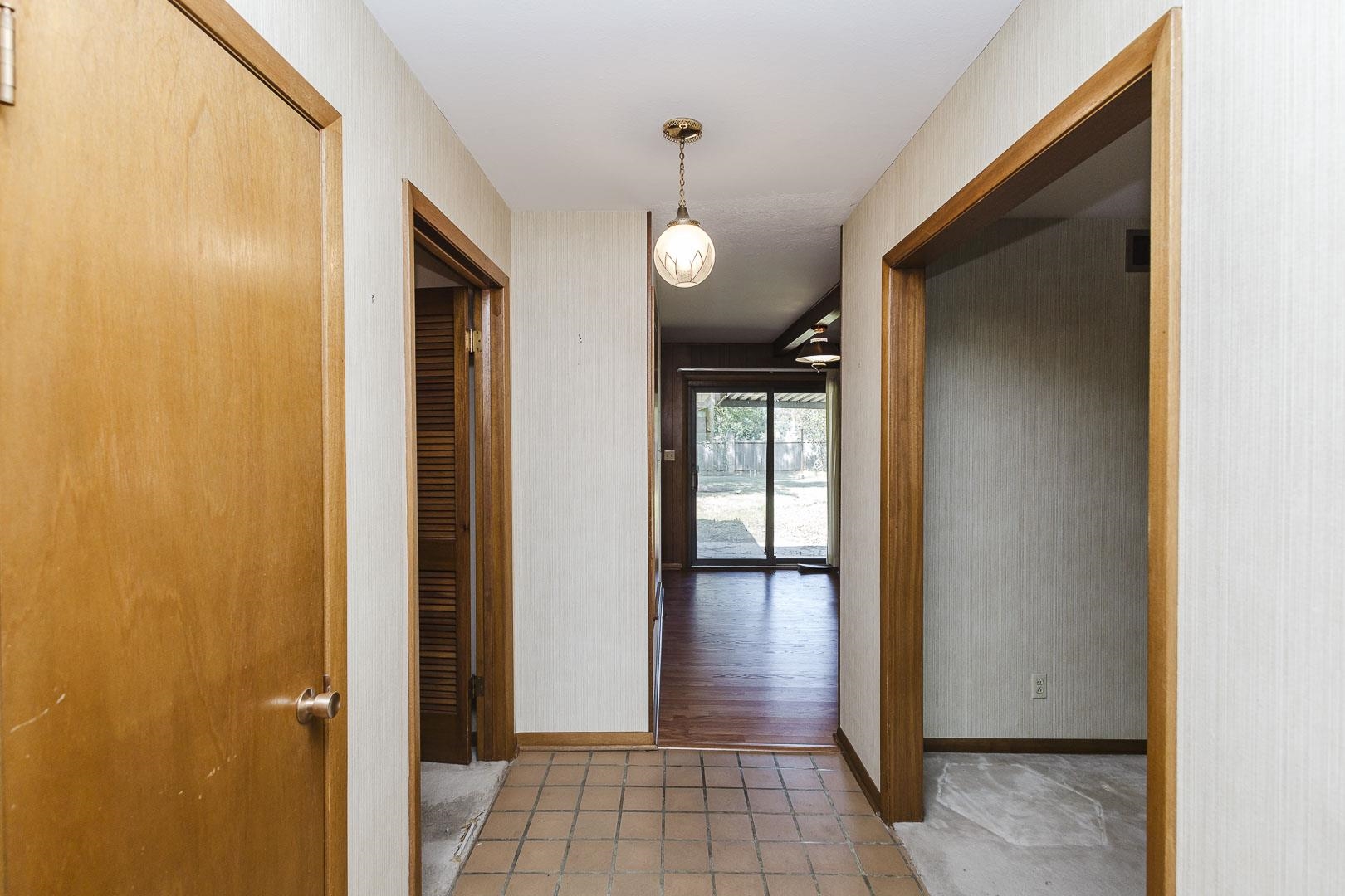 451 N Armour Property Photo 4