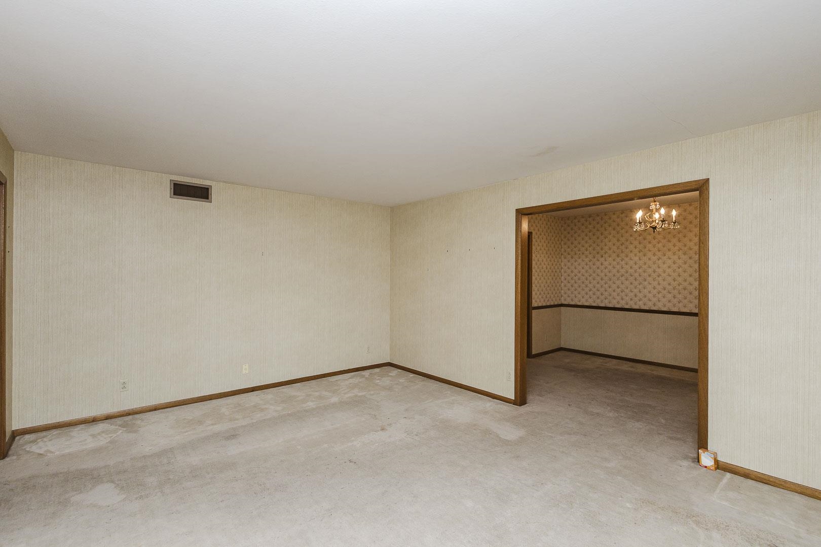 451 N Armour Property Photo 6