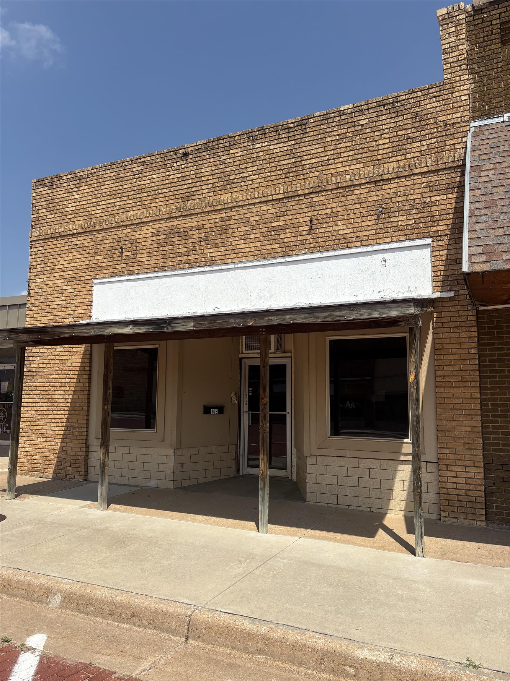 106 S Main St Property Photo 1