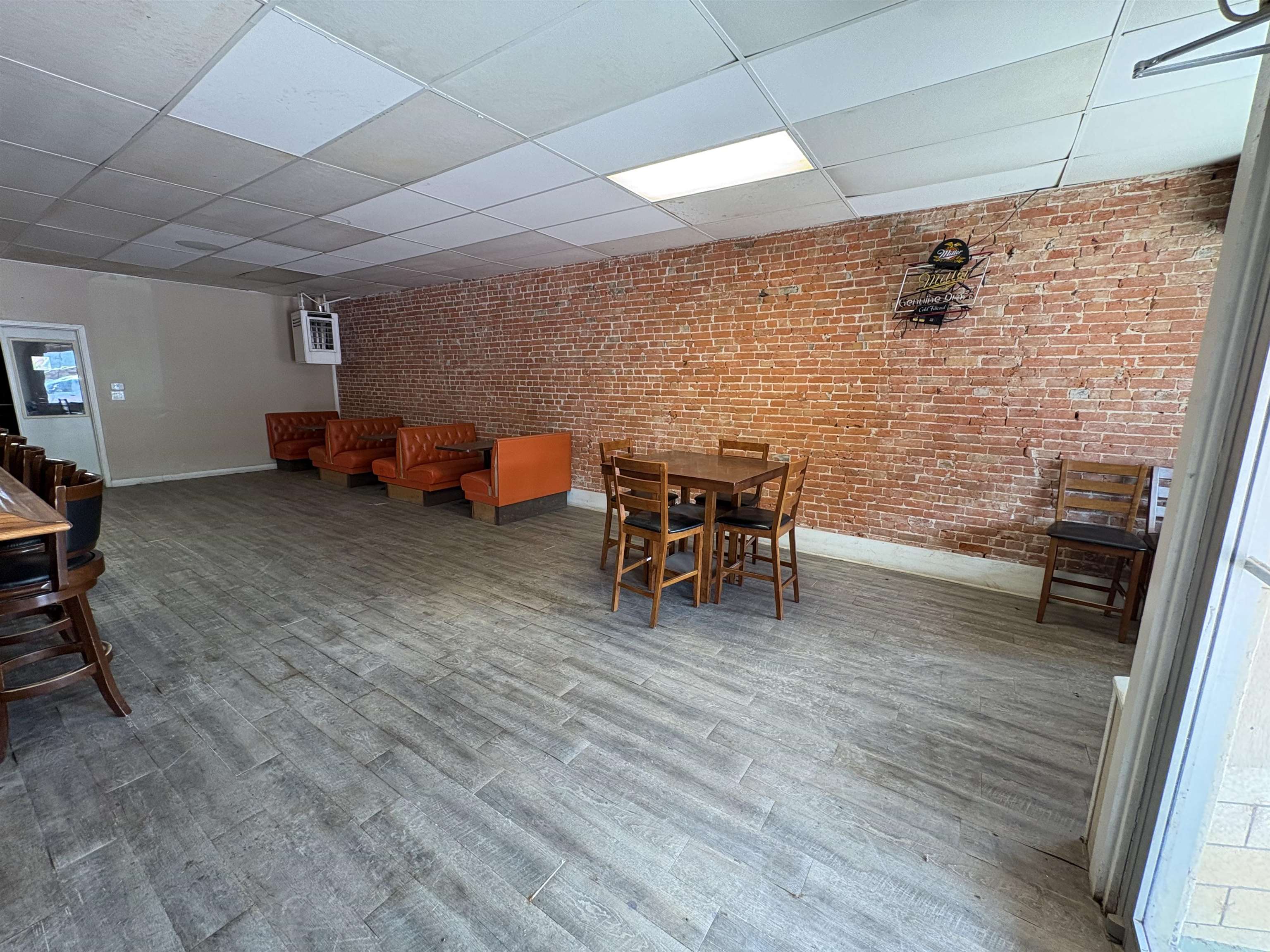 106 S Main St Property Photo 5