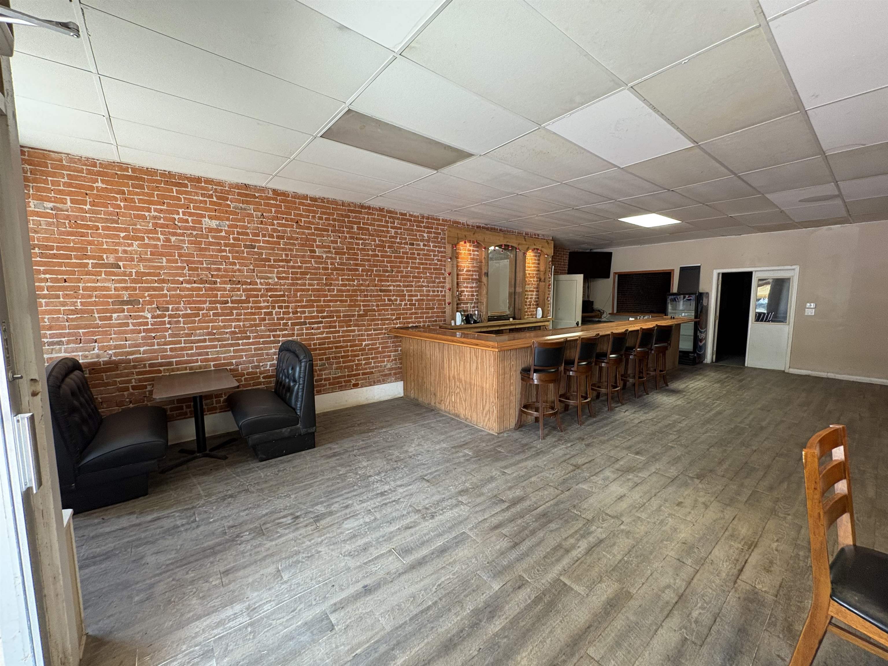 106 S Main St Property Photo 6