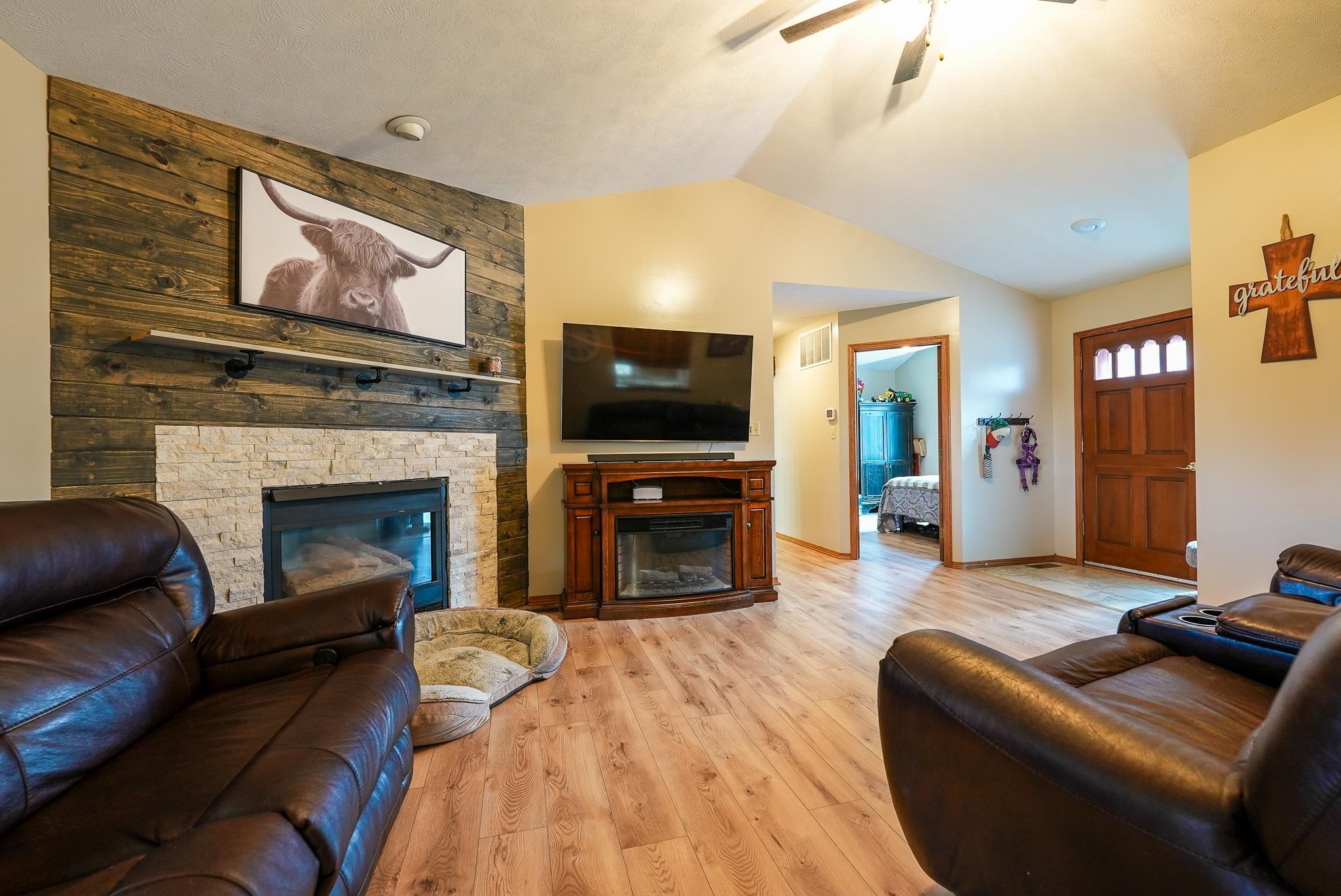 2325 N Gentry Lane Property Photo 5