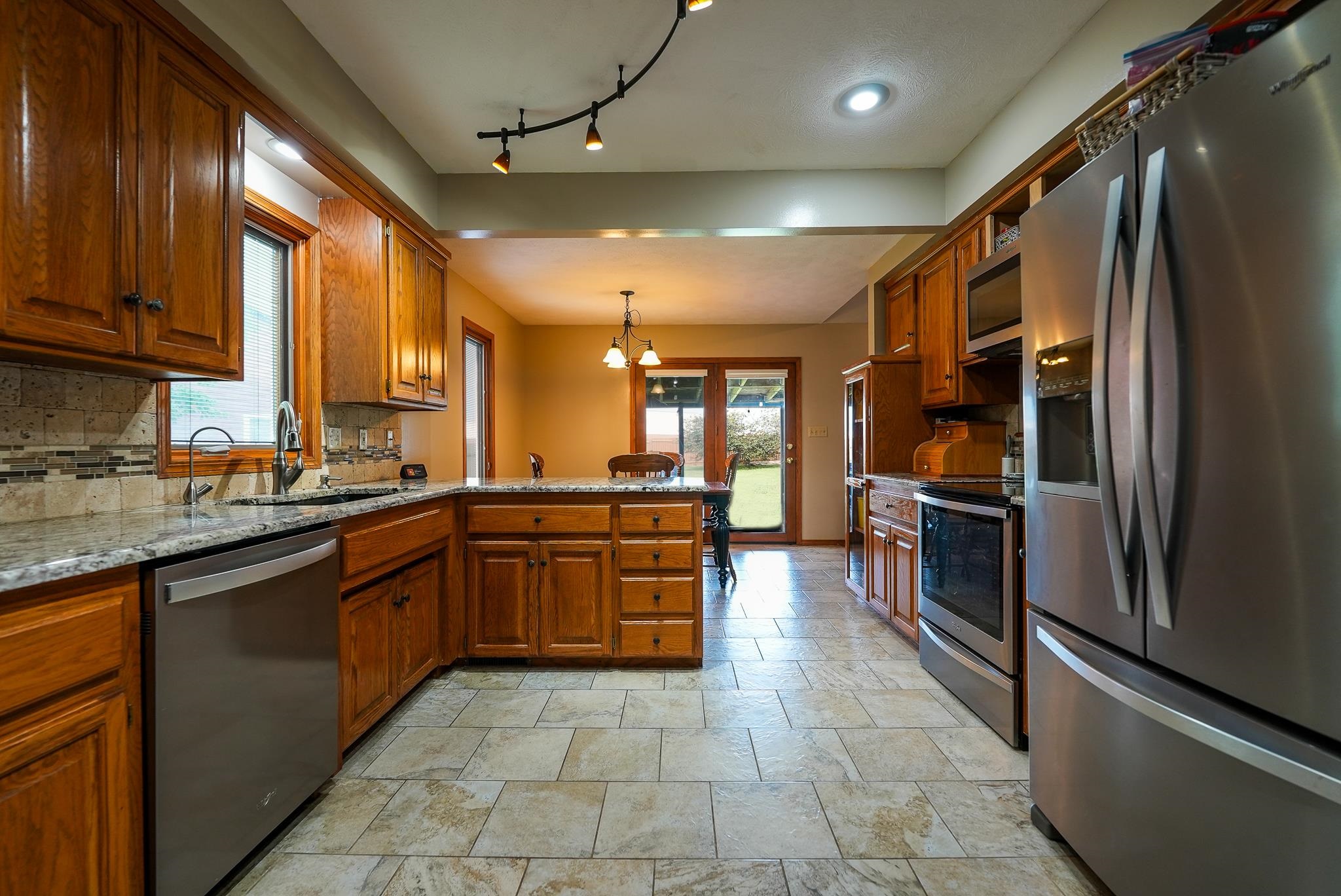 2325 N Gentry Lane Property Photo 7