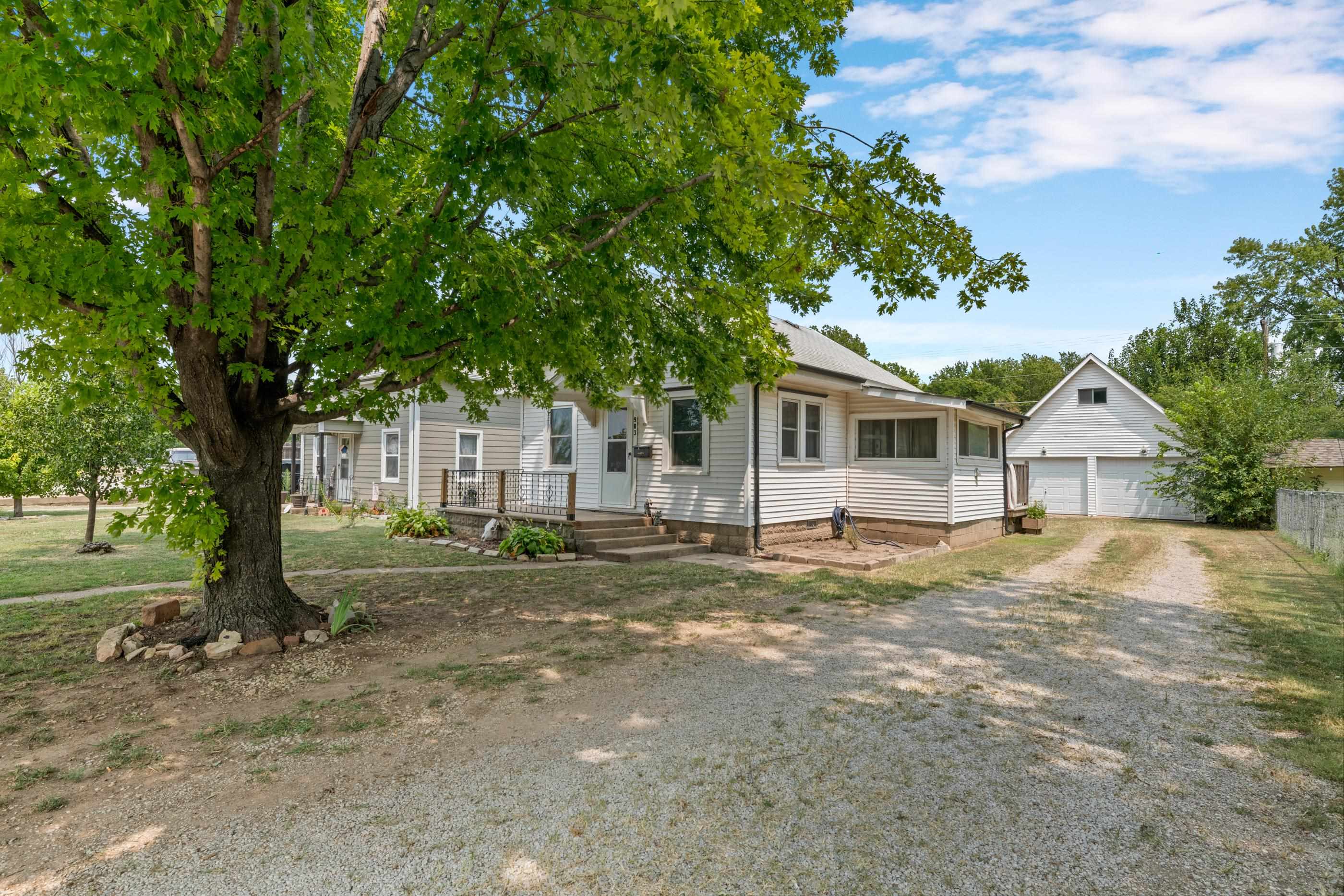 903 N Jefferson Property Photo 3