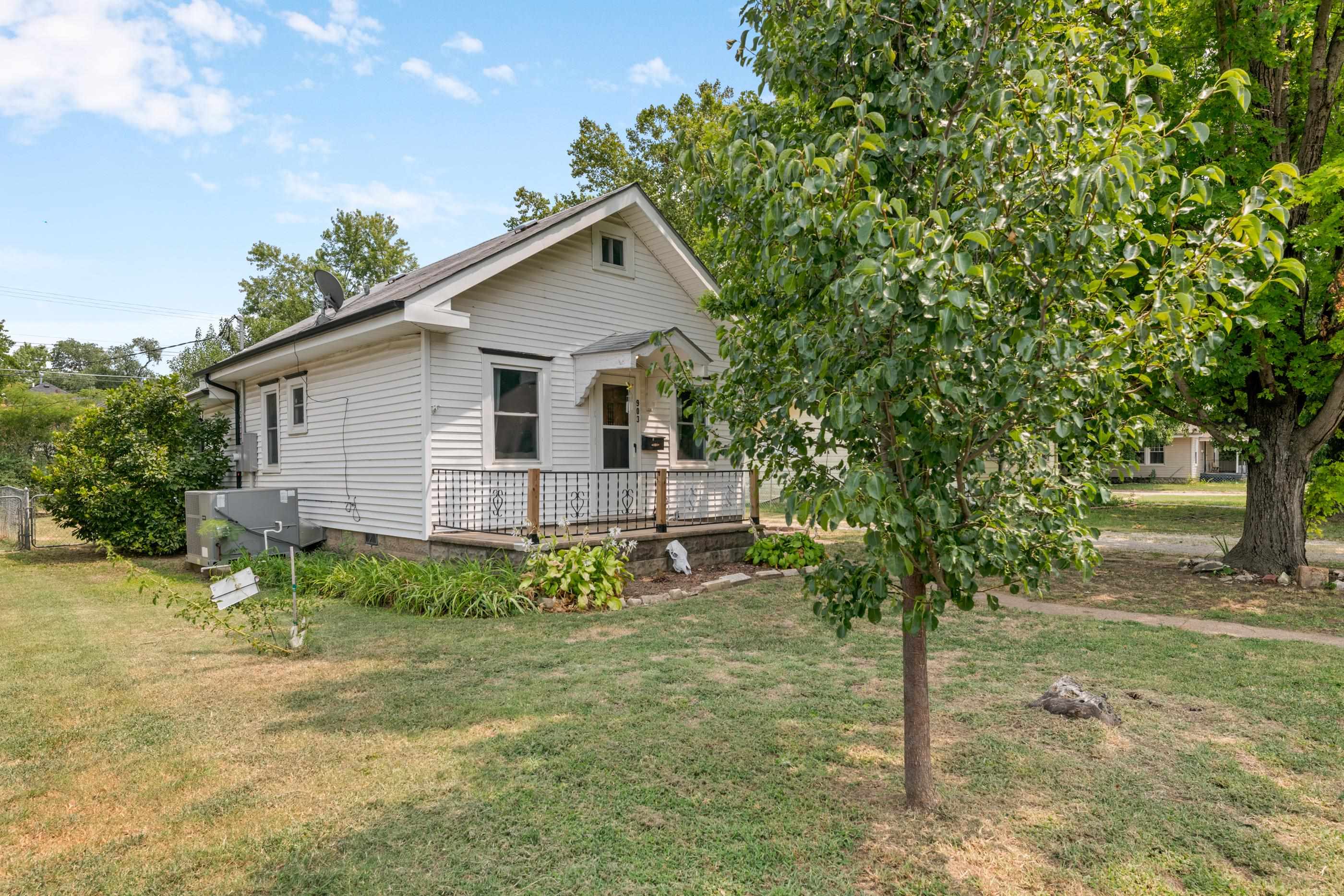 903 N Jefferson Property Photo 4