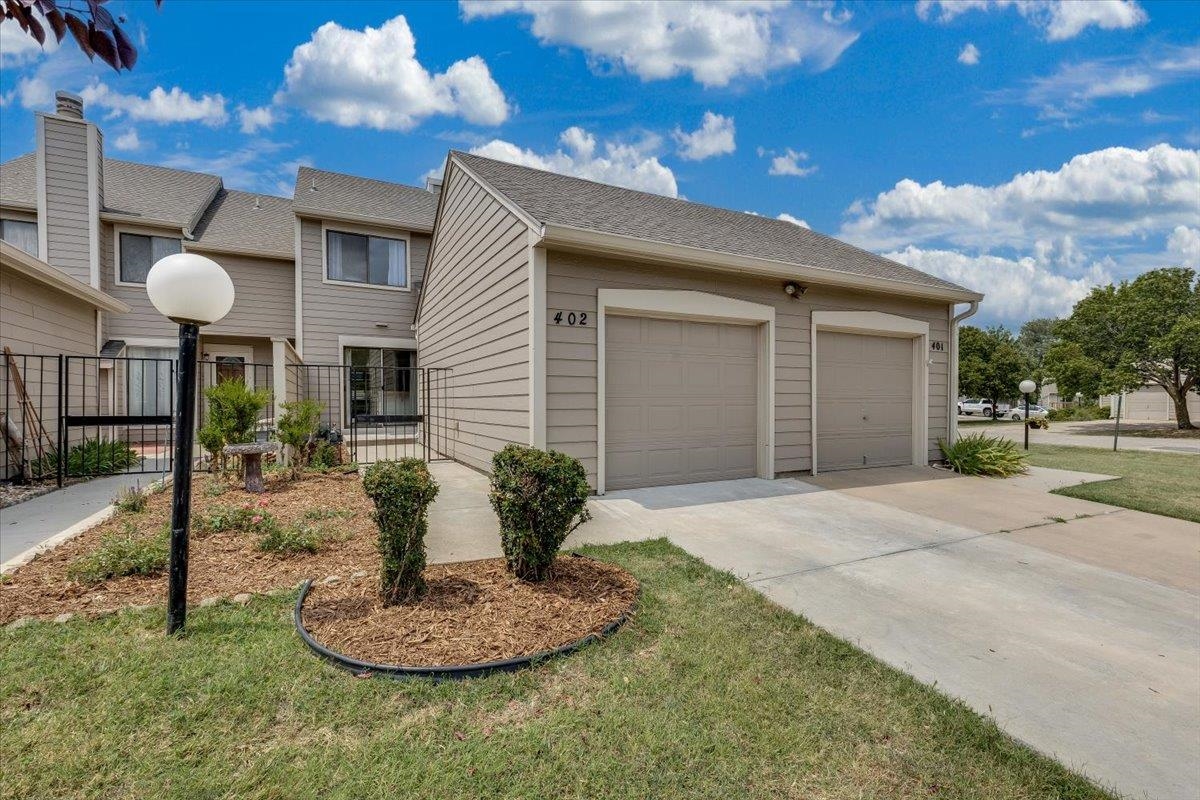 2221 N Bramblewood