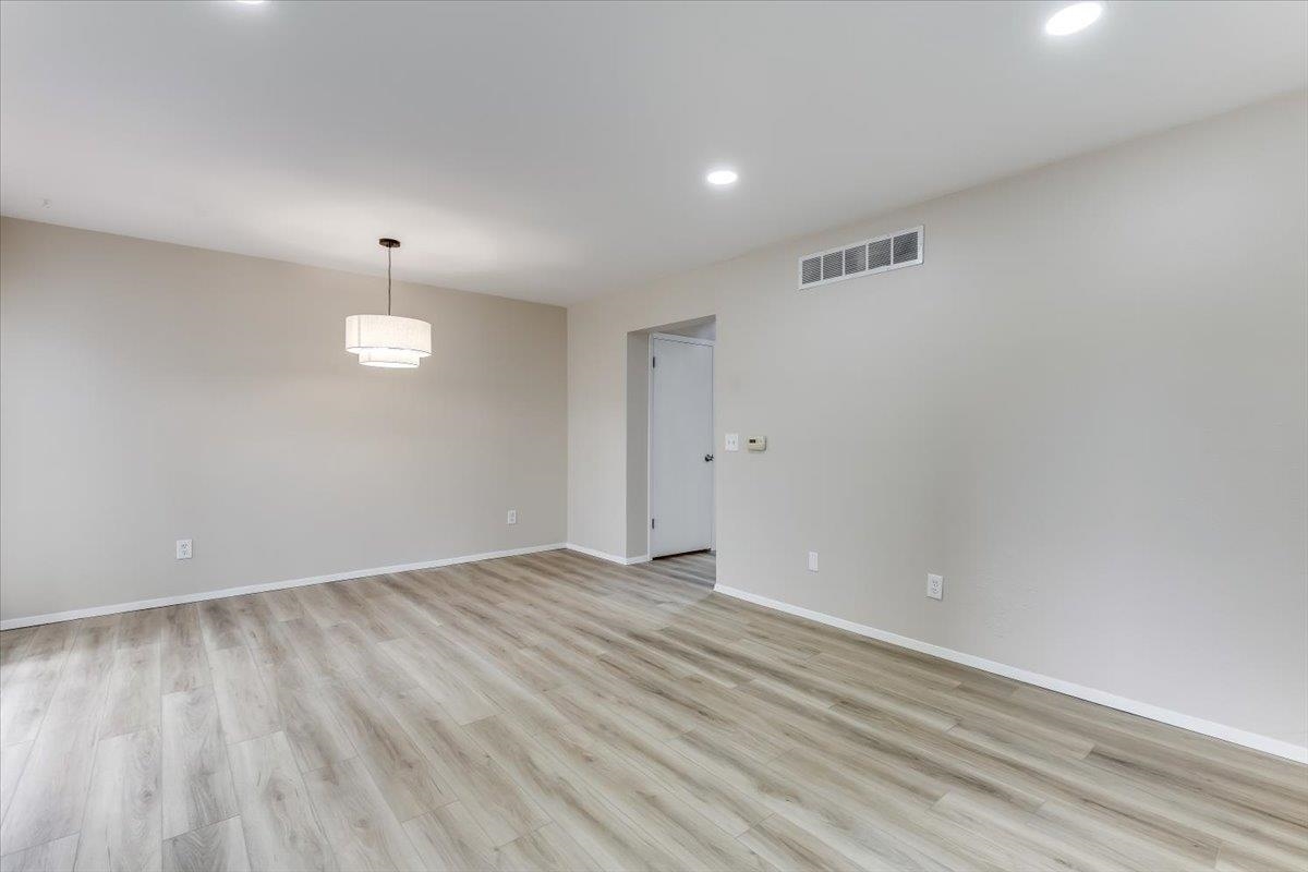 2221 N Bramblewood Property Photo 14