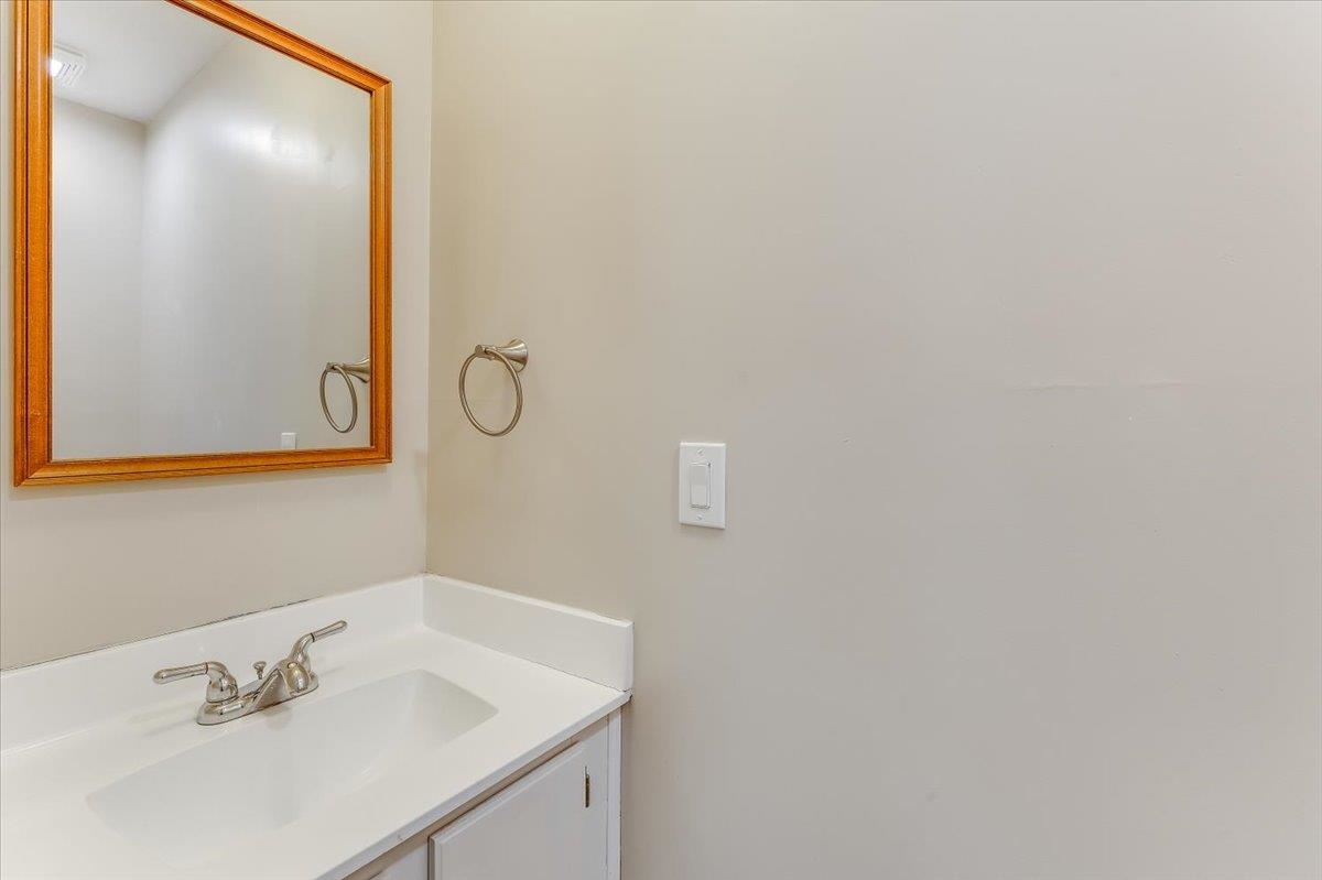 2221 N Bramblewood Property Photo 17