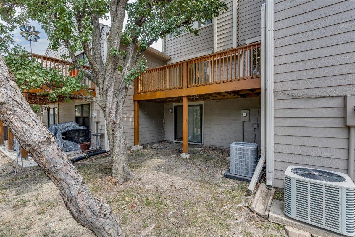 2221 N Bramblewood Property Photo 31