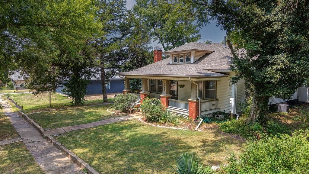 1408 E 6th Property Photo 2