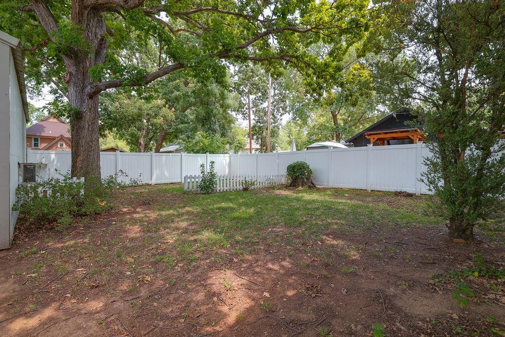 1408 E 6th Property Photo 28